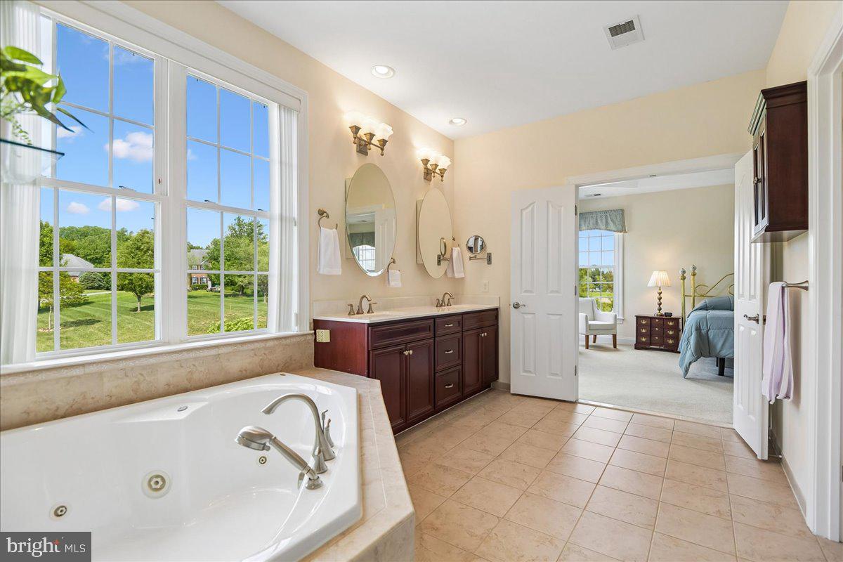 LAKESIDE FARMS - Residential
