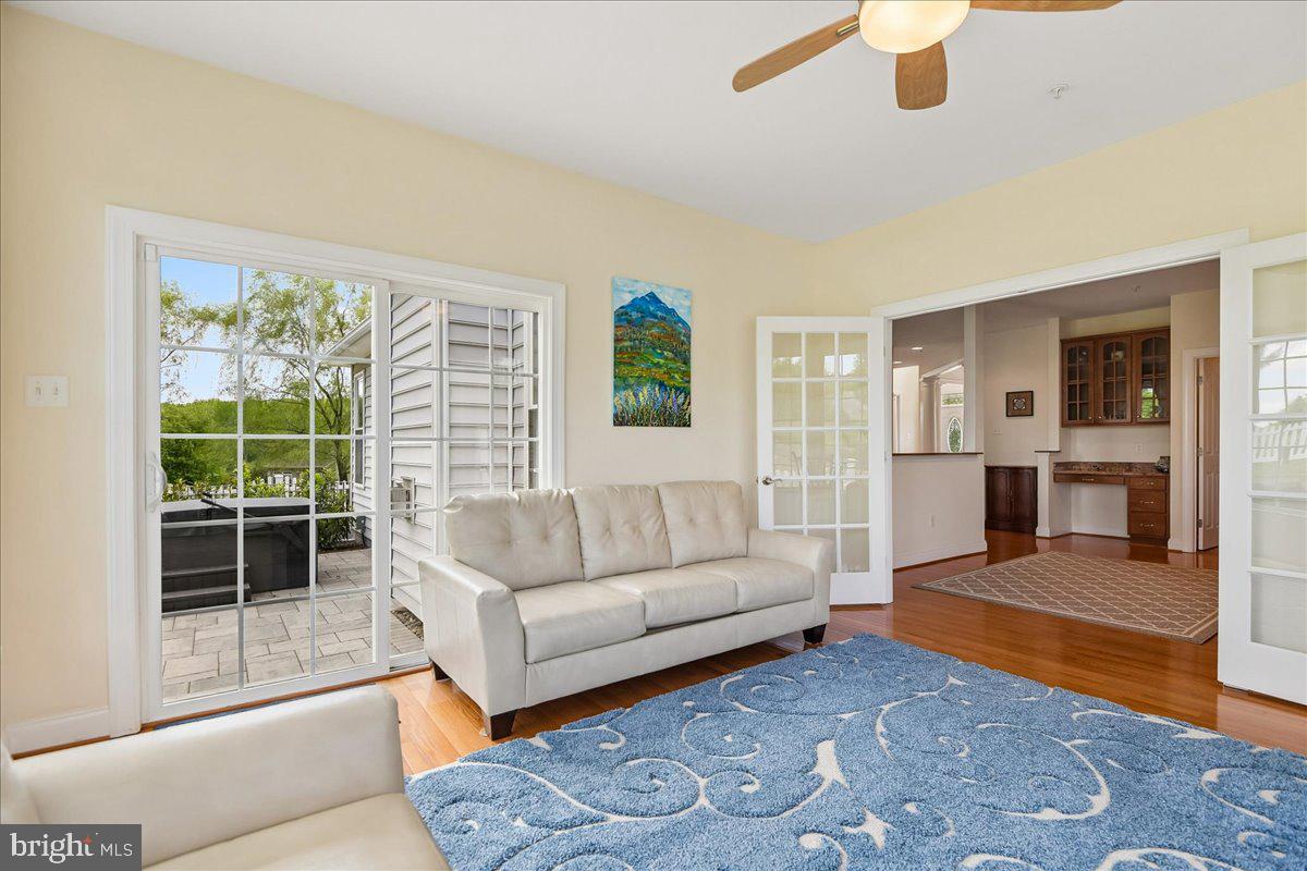 LAKESIDE FARMS - Residential