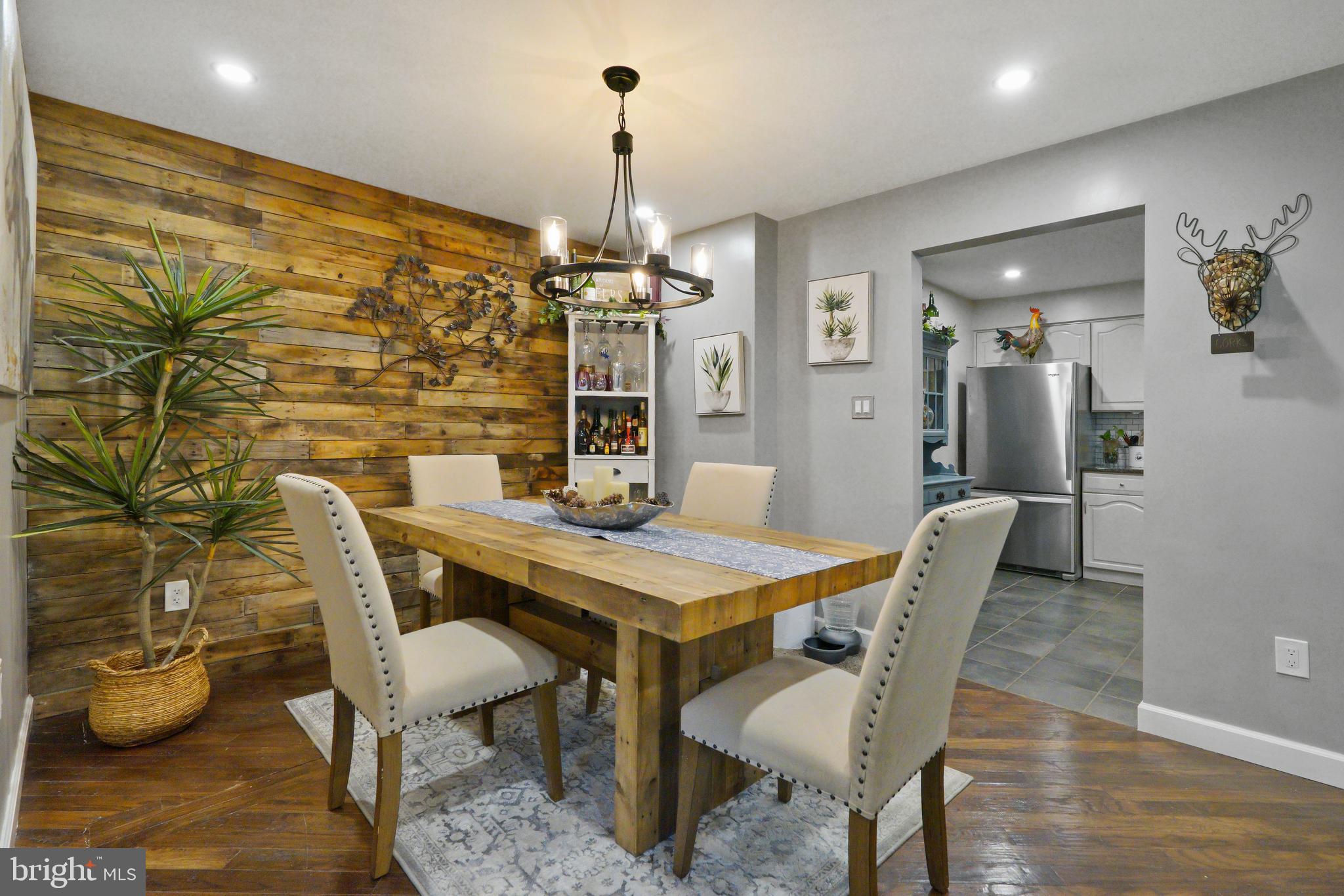 HAMPTON POINTE - Residential