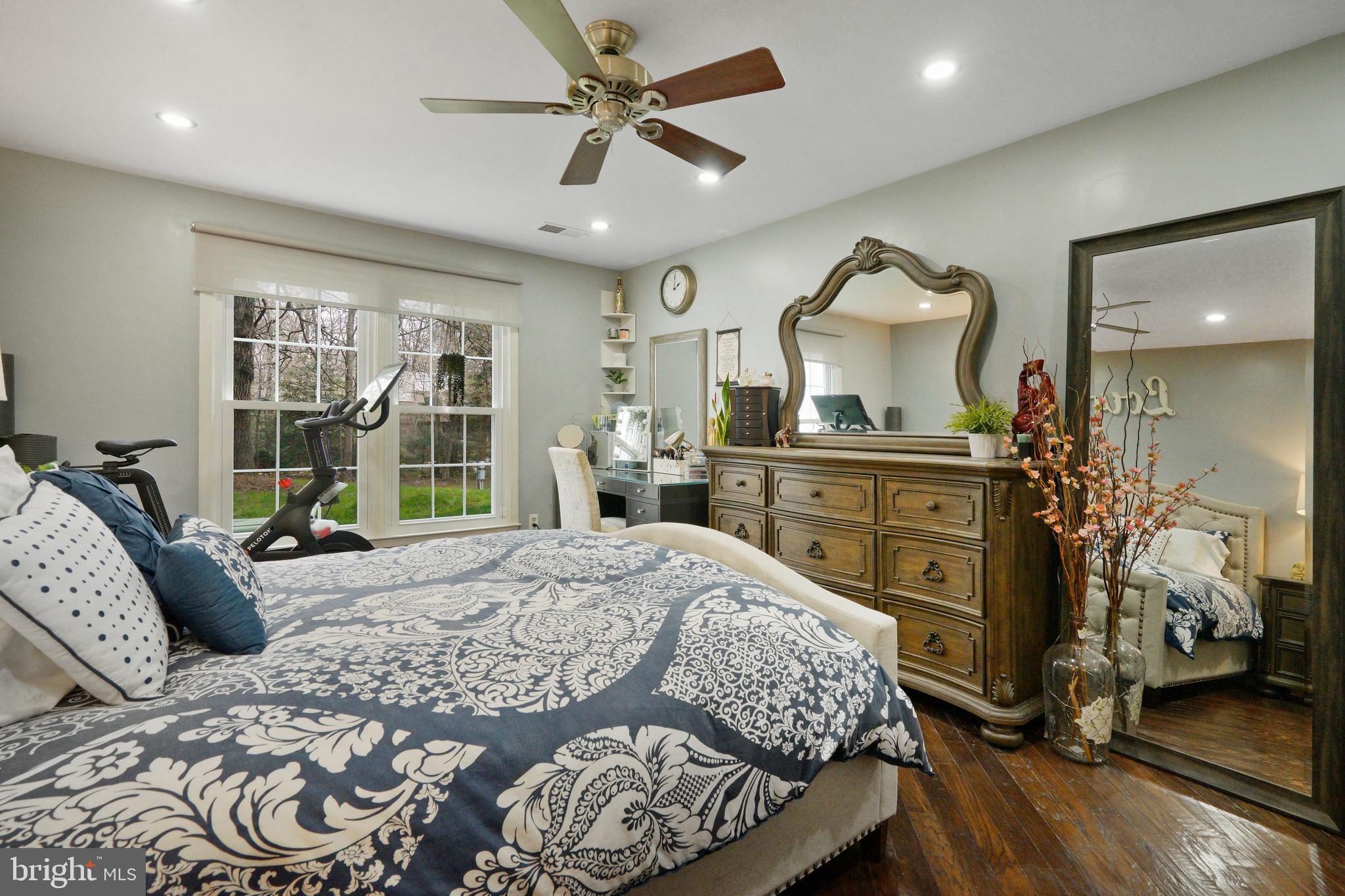 HAMPTON POINTE - Residential