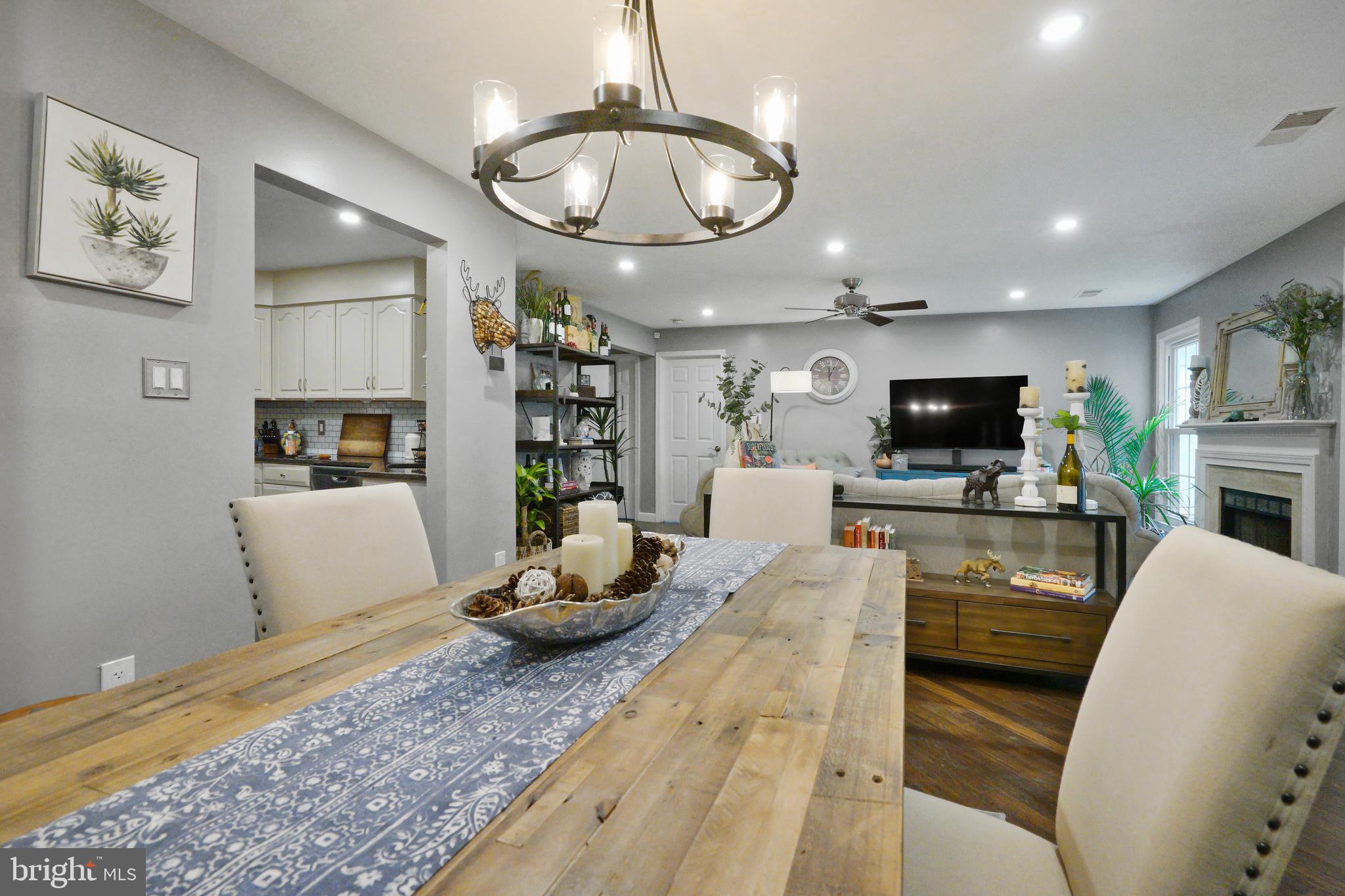 HAMPTON POINTE - Residential