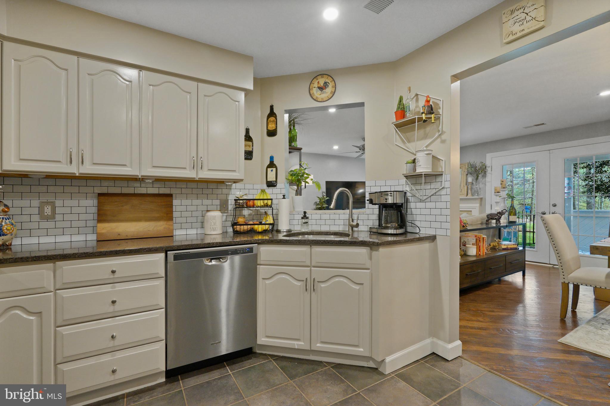 HAMPTON POINTE - Residential