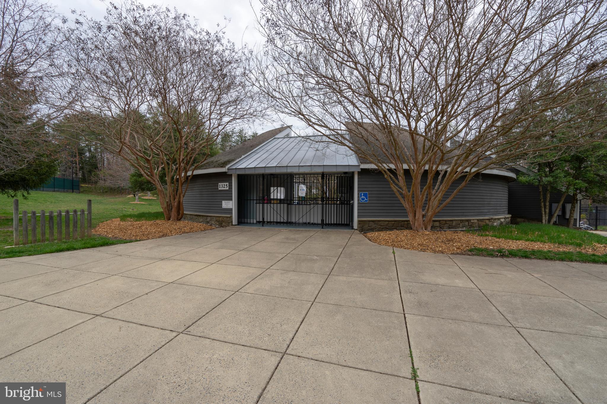 HAMPTON POINTE - Residential