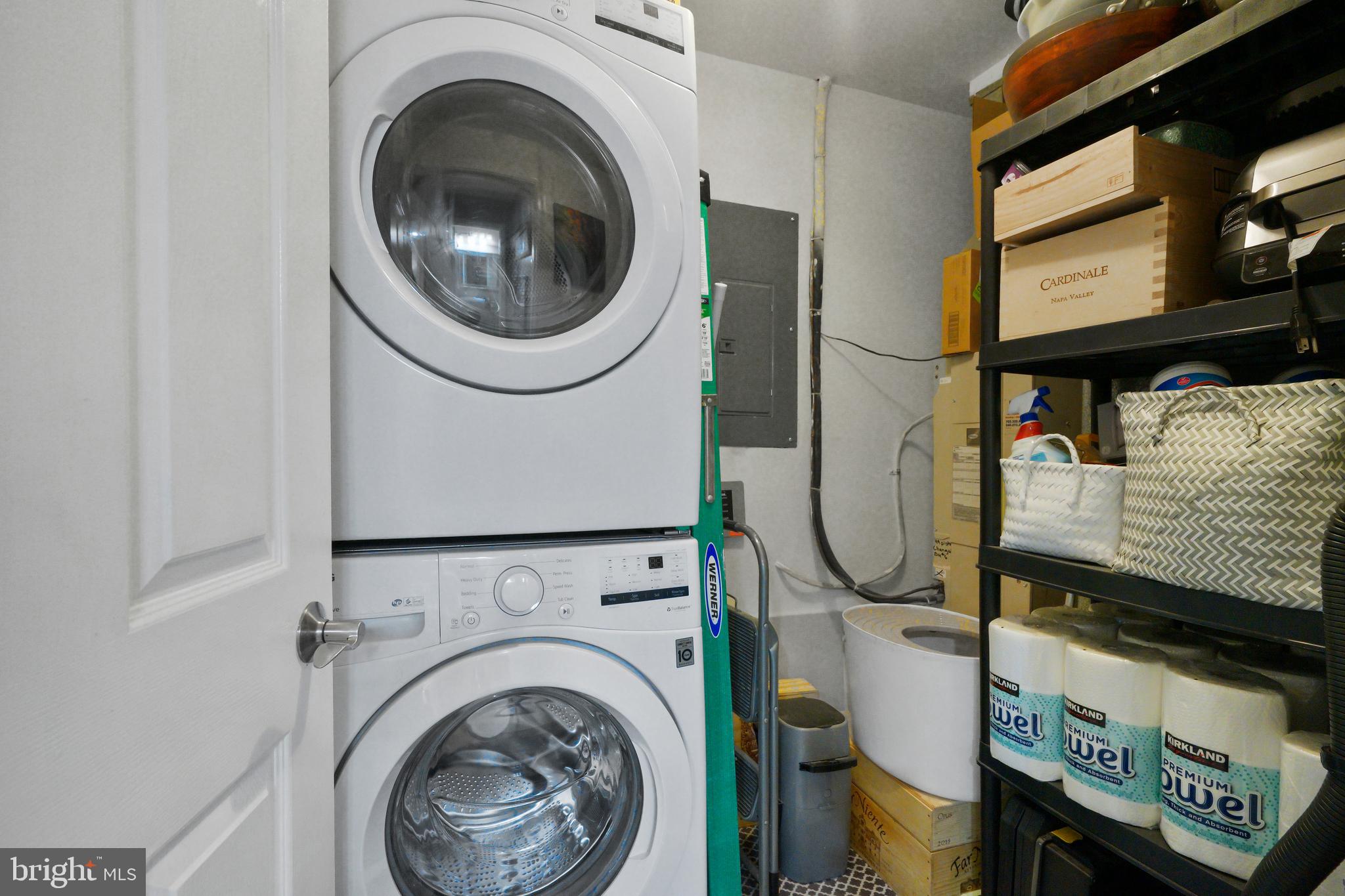 HAMPTON POINTE - Residential