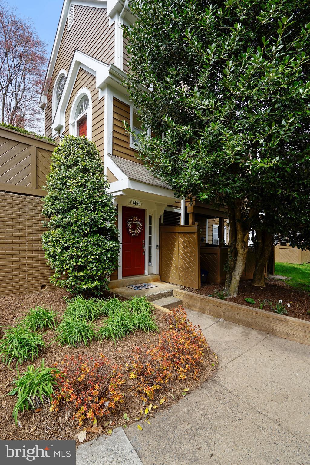 HAMPTON POINTE - Residential