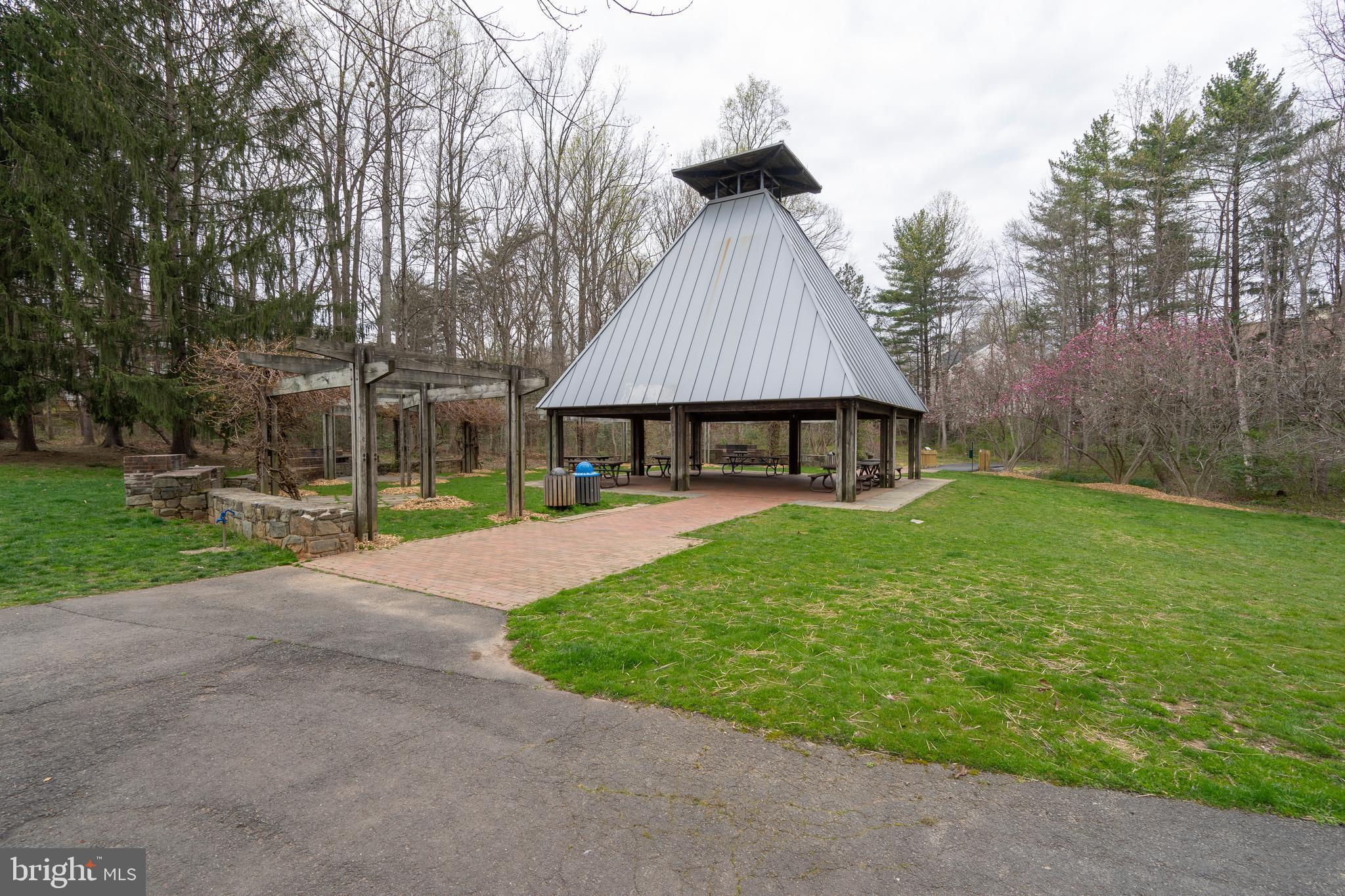 HAMPTON POINTE - Residential