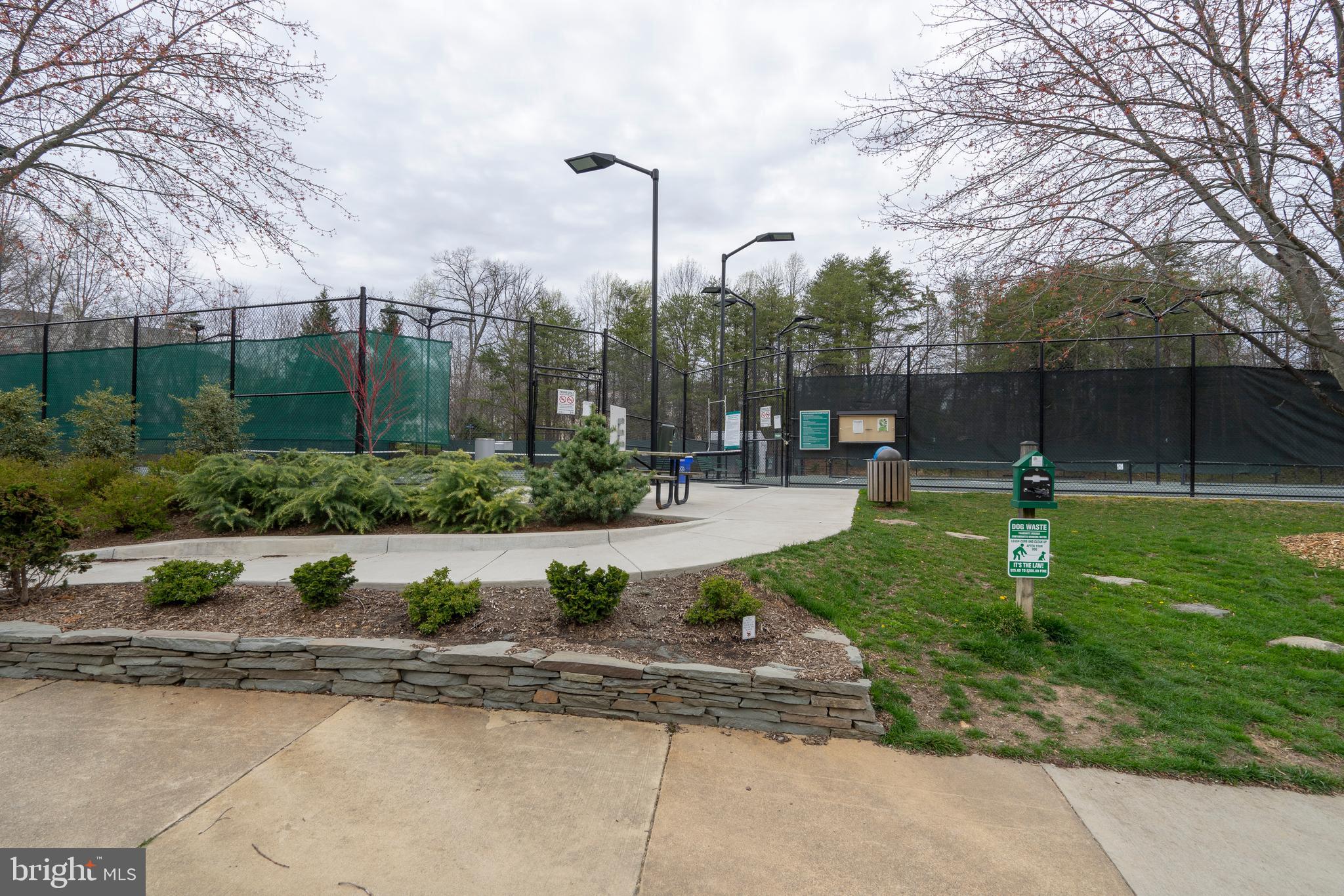 HAMPTON POINTE - Residential