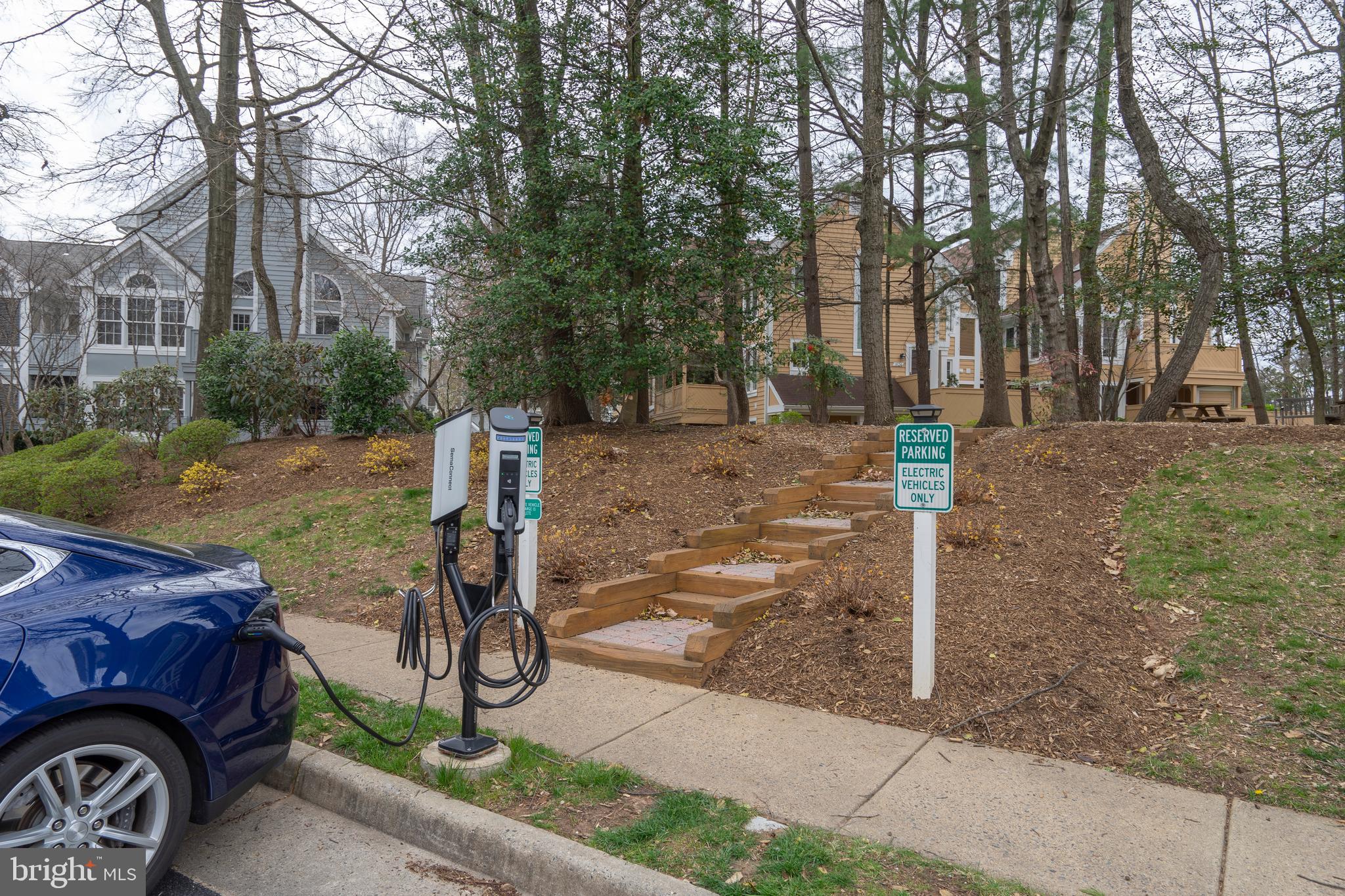 HAMPTON POINTE - Residential