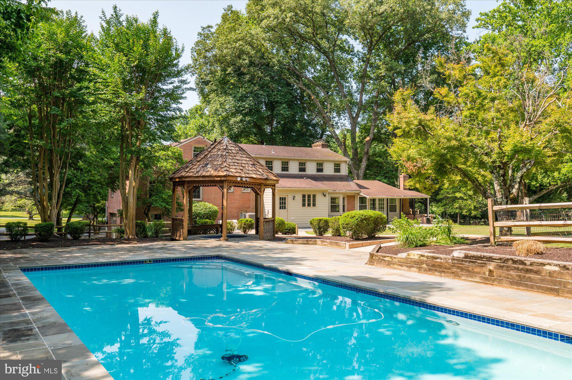 POTOMAC OUTSIDE - Residential Lease