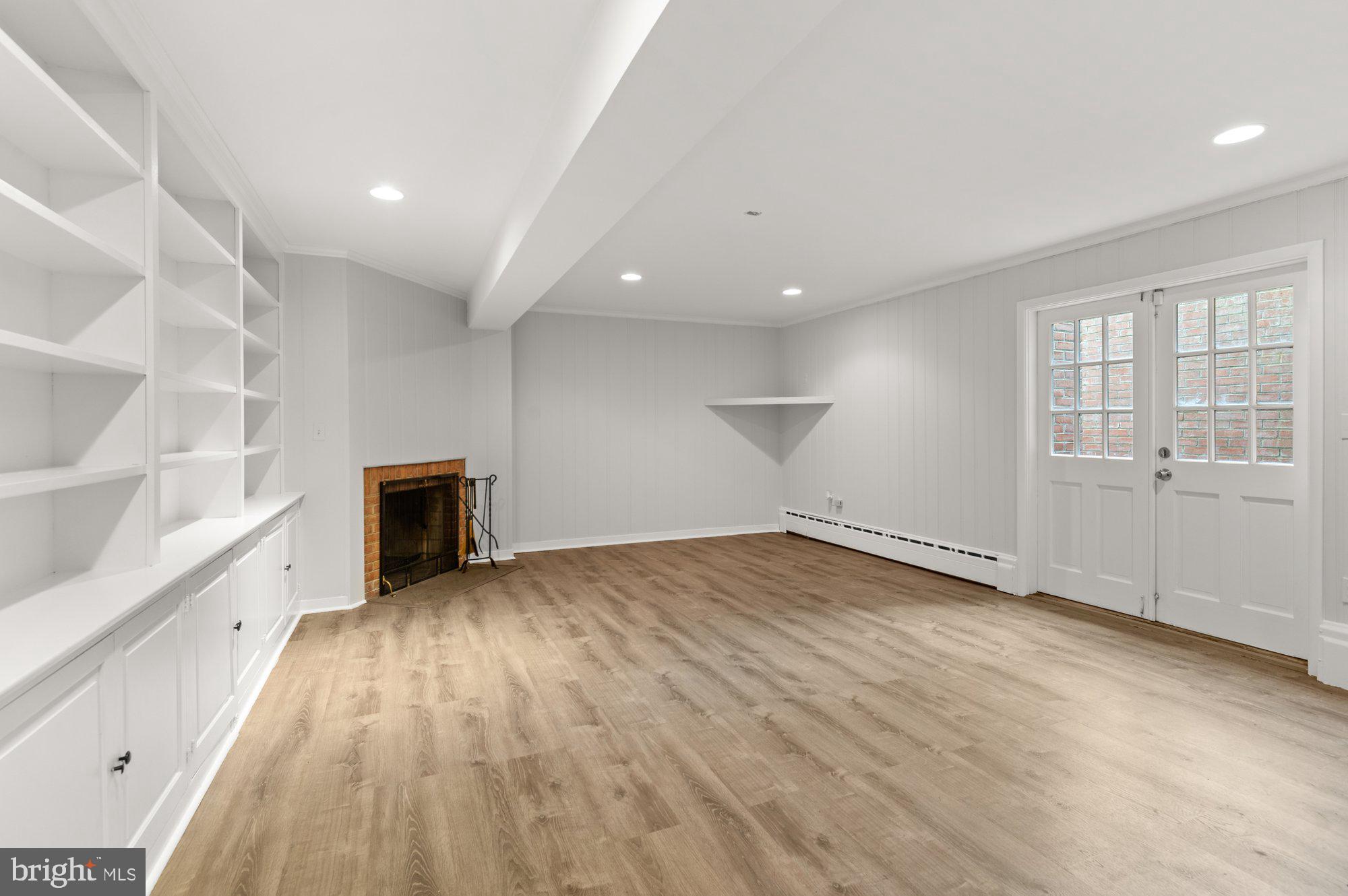 POTOMAC OUTSIDE - Residential Lease