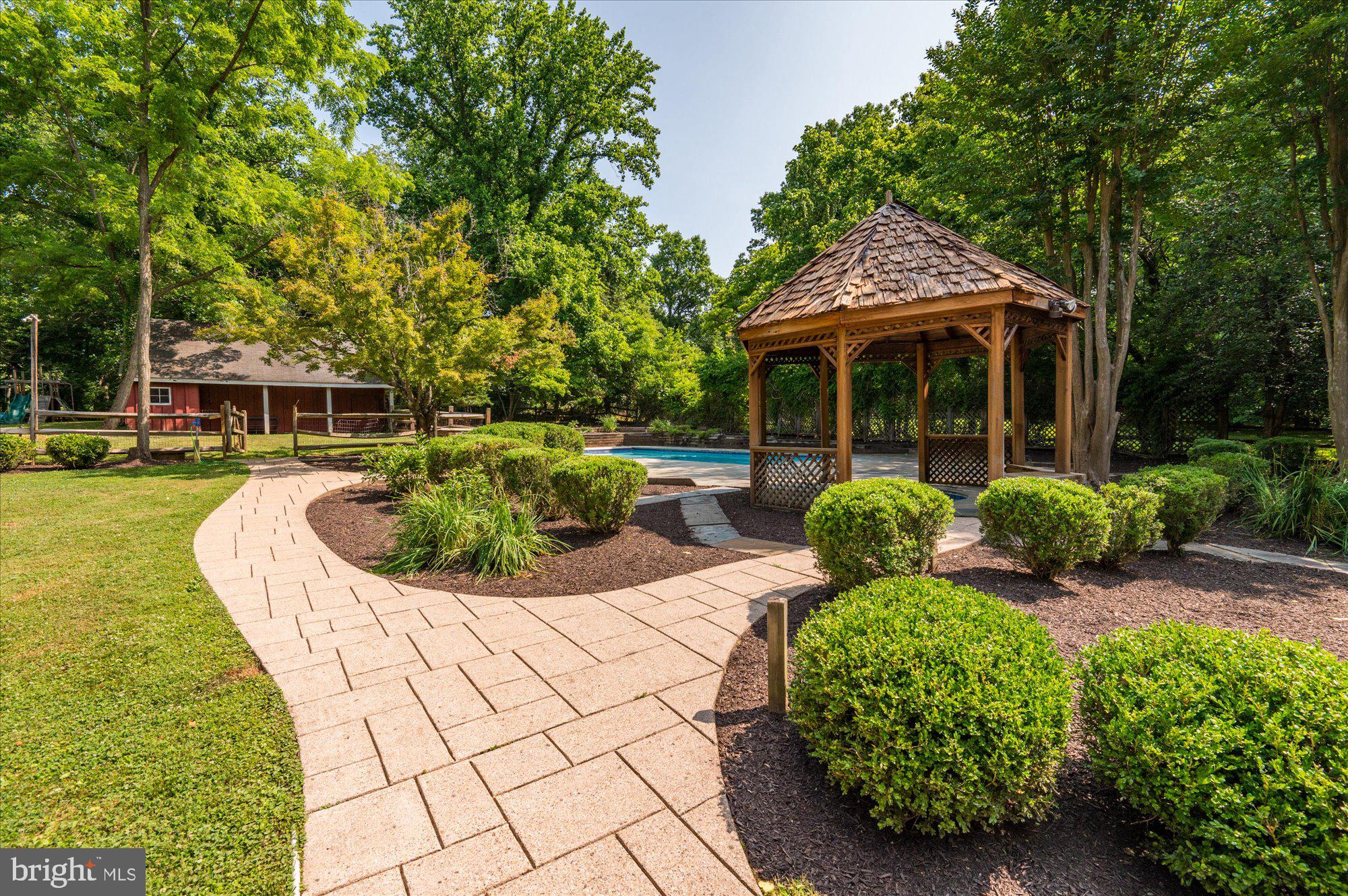 POTOMAC OUTSIDE - Residential Lease