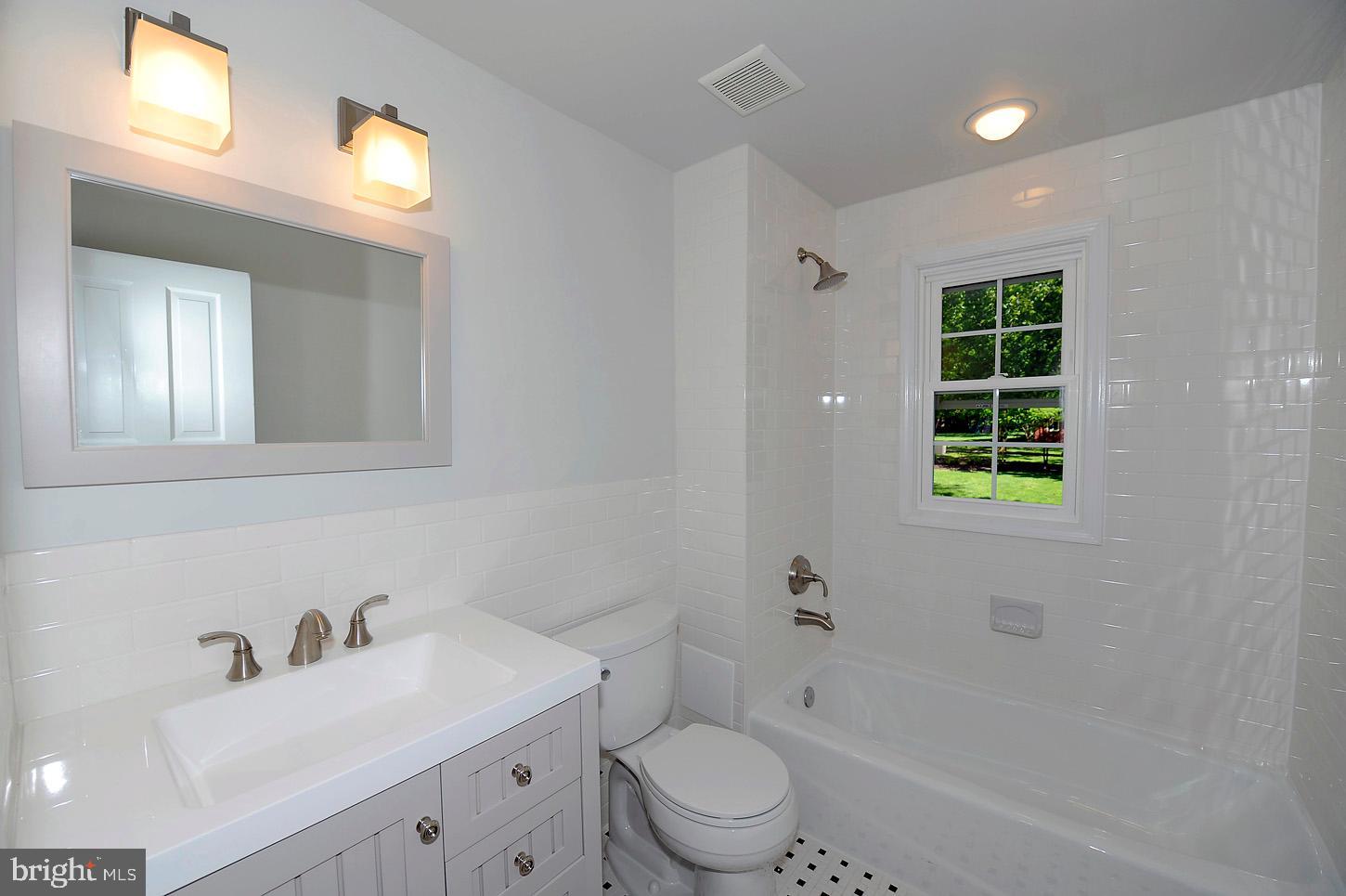 POTOMAC OUTSIDE - Residential Lease