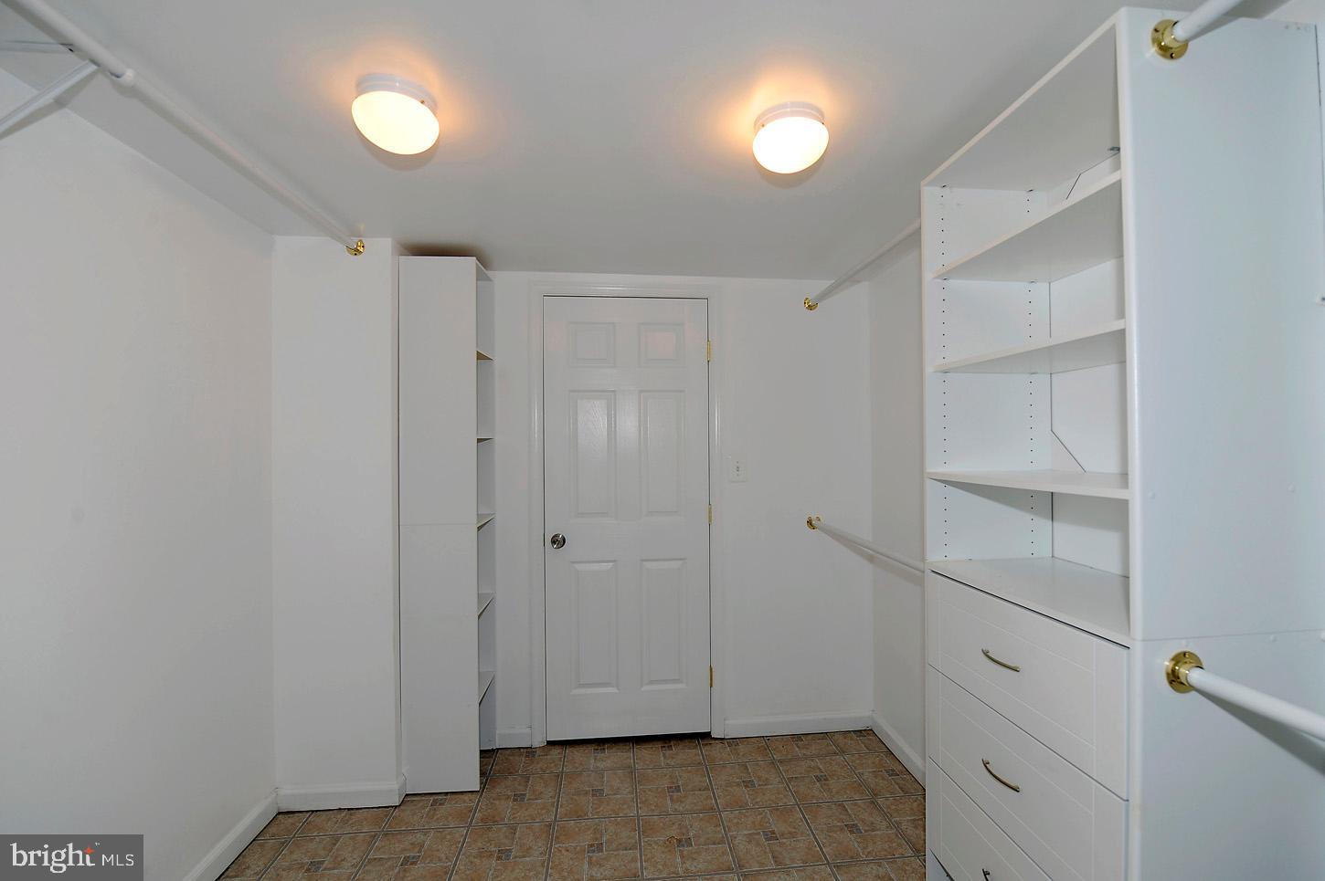 POTOMAC OUTSIDE - Residential Lease