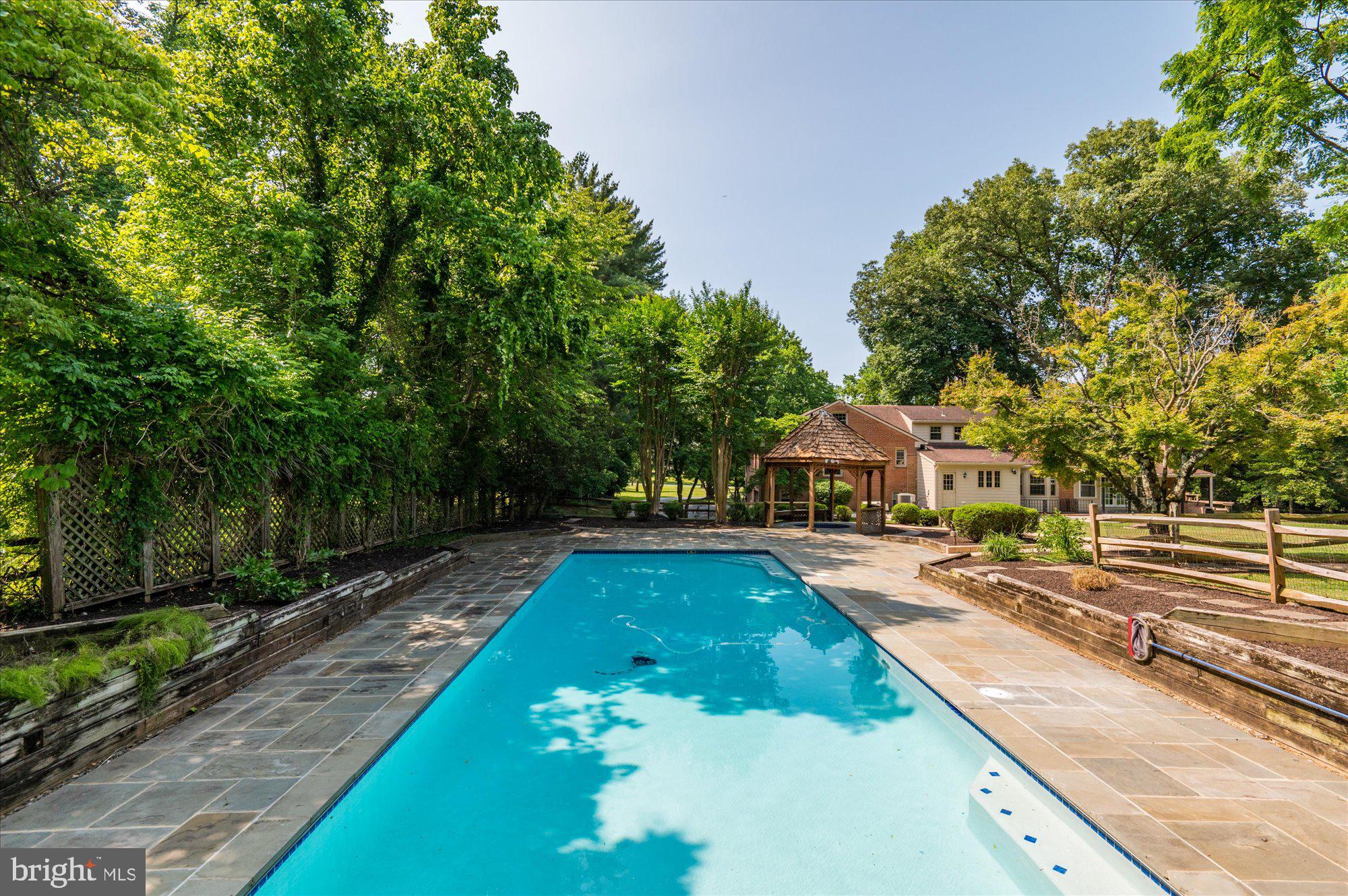 POTOMAC OUTSIDE - Residential Lease