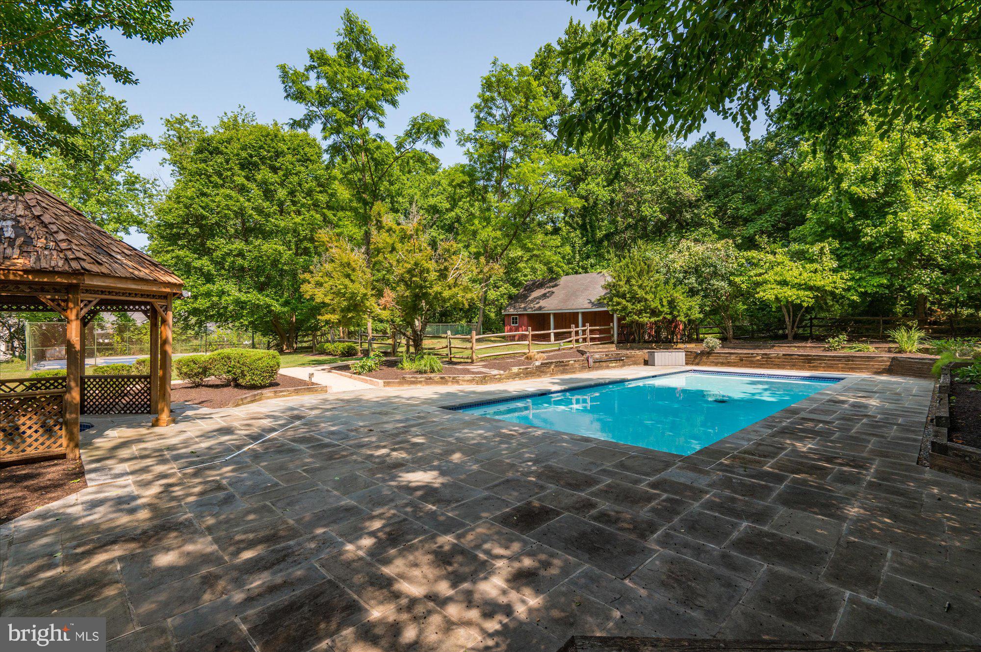 POTOMAC OUTSIDE - Residential Lease