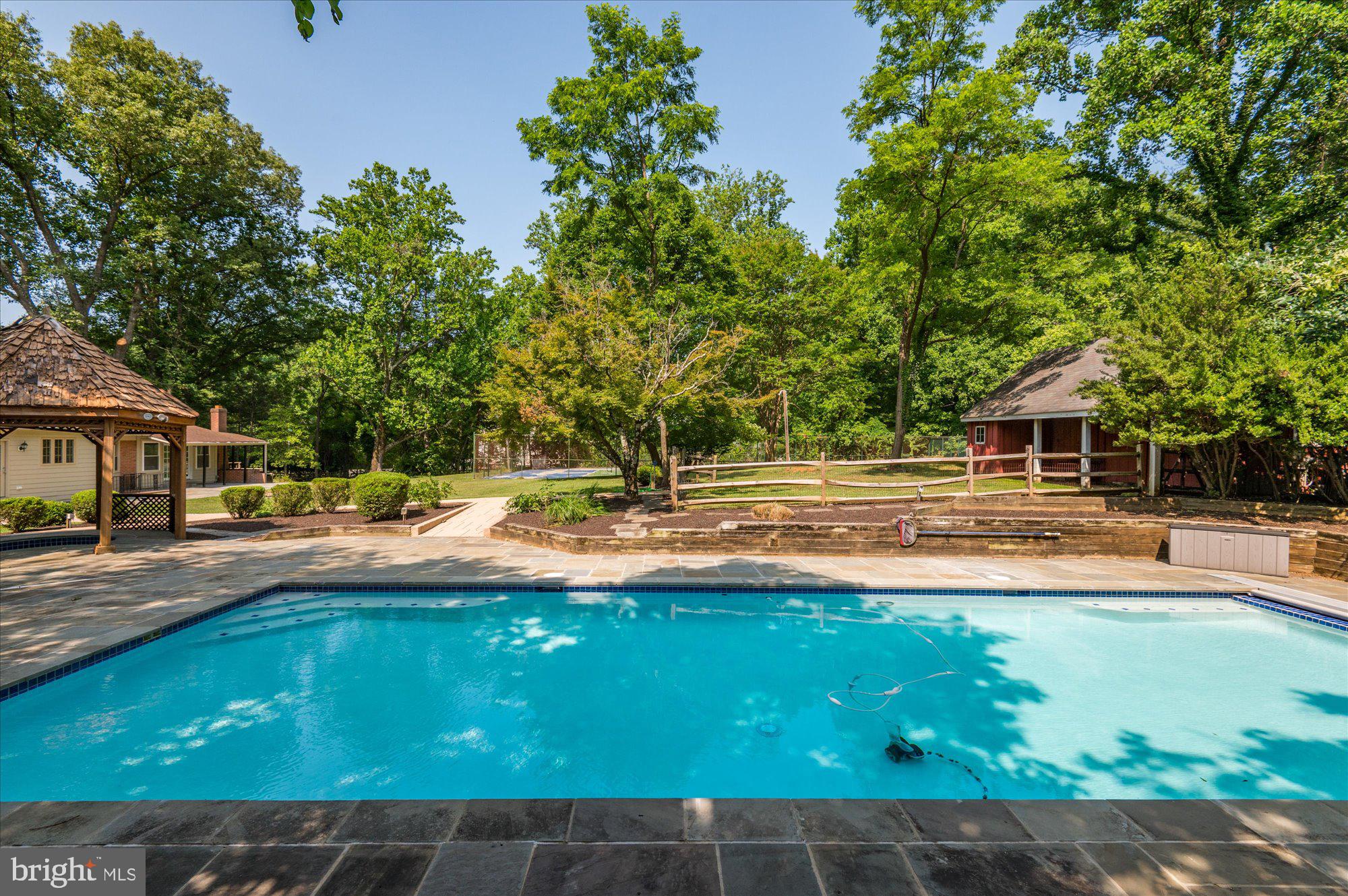 POTOMAC OUTSIDE - Residential Lease