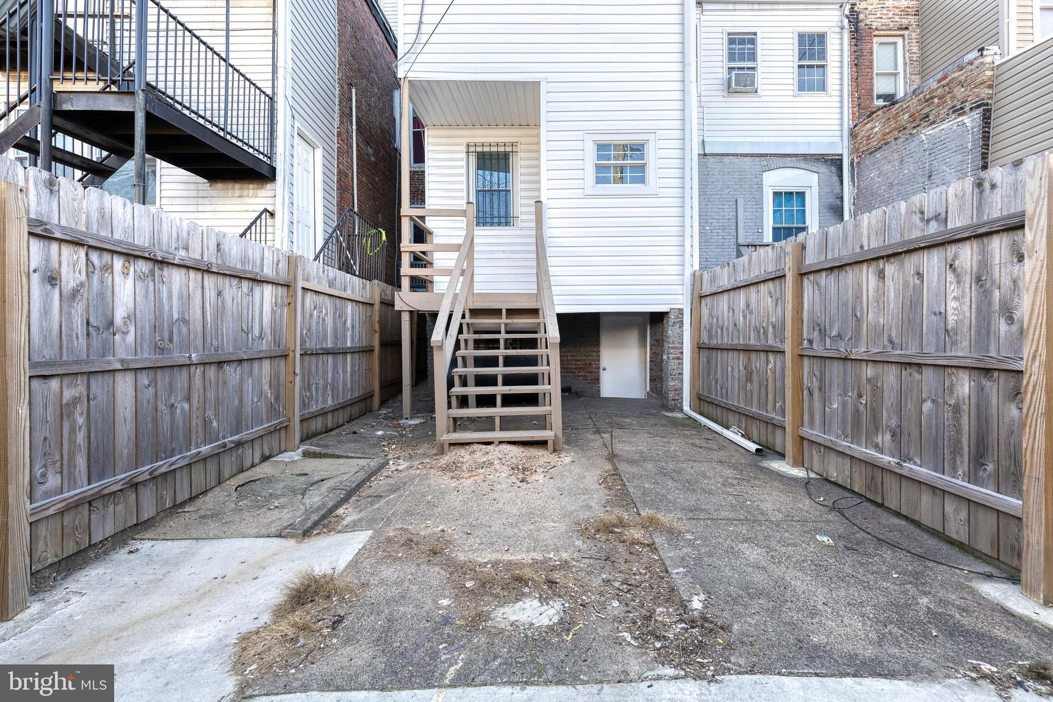 HIGHLANDTOWN - Residential Lease
