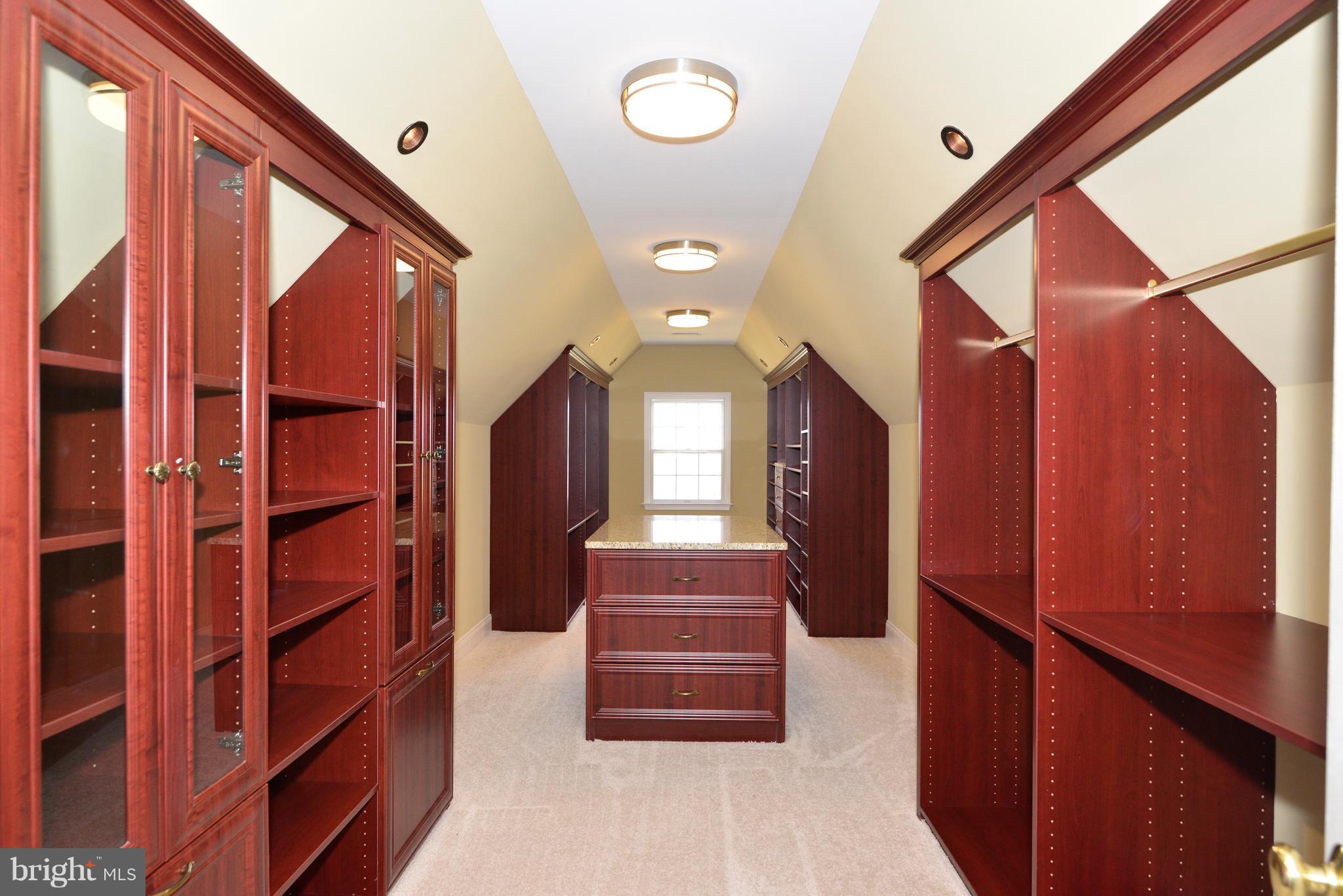 LOUDOUN VALLEY ESTATES - Residential