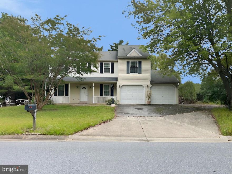 This 5-bedroom, 2-full bath, and 2-half bath offers spacious and comfortable living forindividuals who desire extra space. Renovator's dream. Bring your imagination and enjoy one of the largestmodels in the neighborhood. All it needs is your TLC.   AGENTS PLEASE REVIEW THE AGENT REMARKS FOR ADDITIONAL INSTRUCTIONS!!!