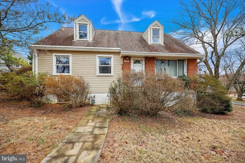 Photo of 4114 Spruell Drive, KENSINGTON, MD 20895 (MLS # MDMC2167956) Photo of 4114 Spruell Drive, KENSINGTON, MD 20895 (MLS # MDMC2167956)