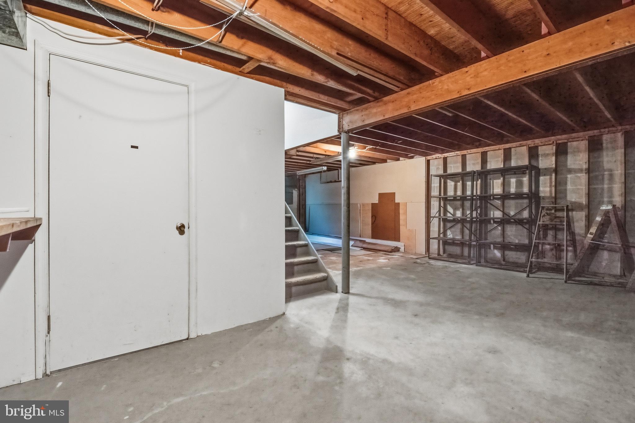 WILLIAMSBURG NORTH - Residential