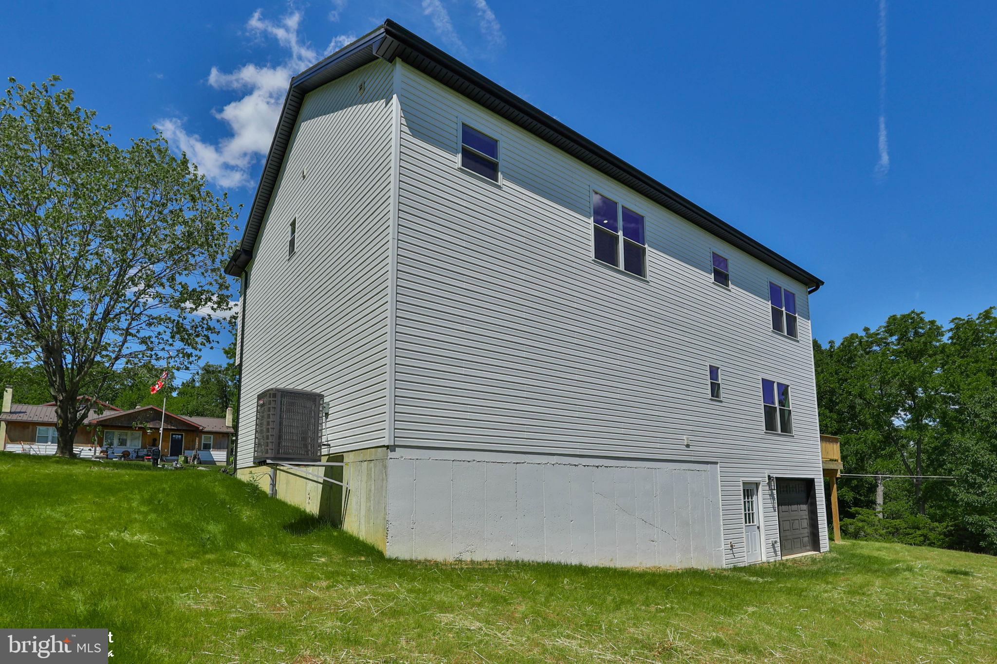 2212 SKYLINE DRIVE