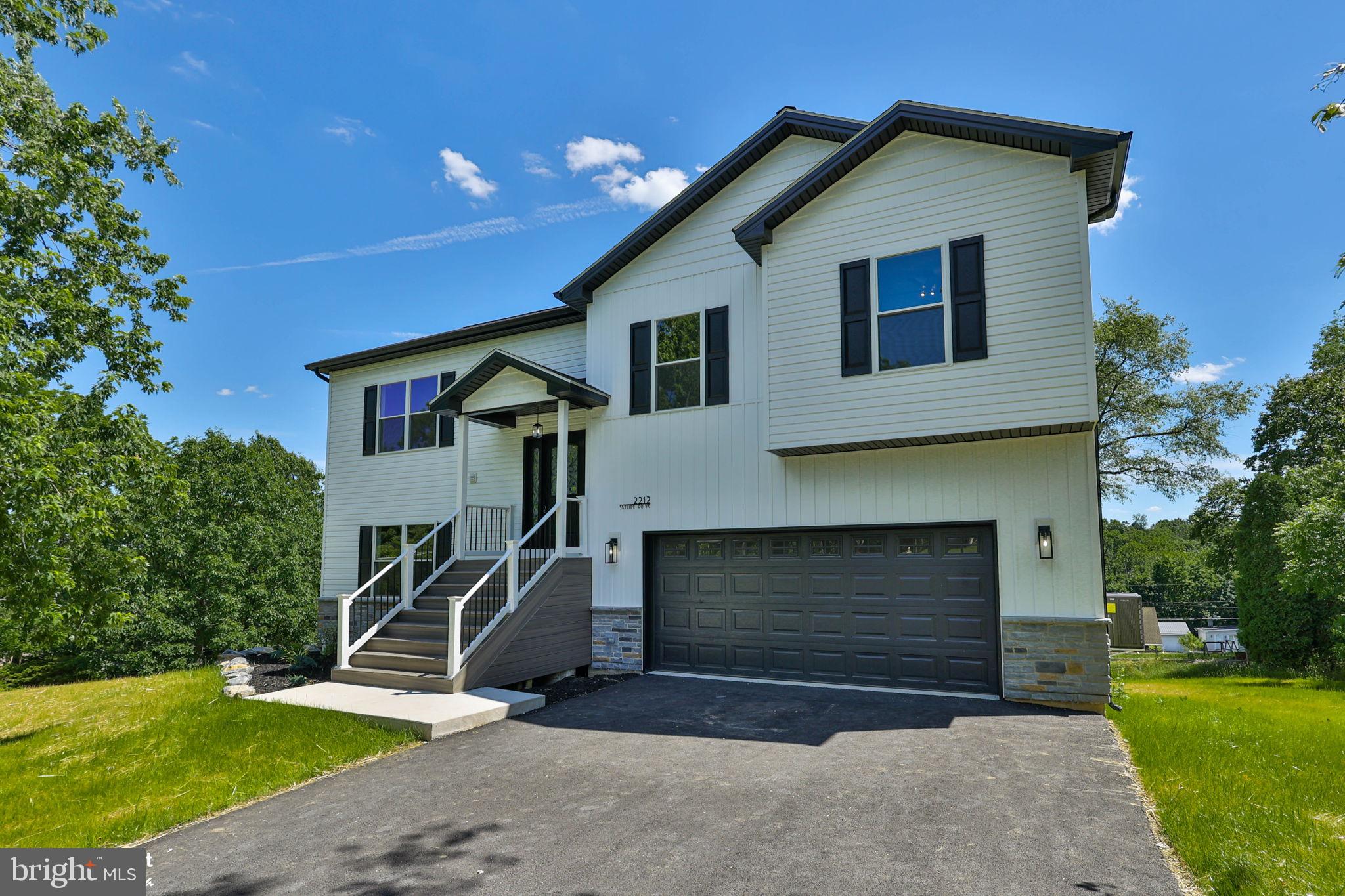 2212 SKYLINE DRIVE