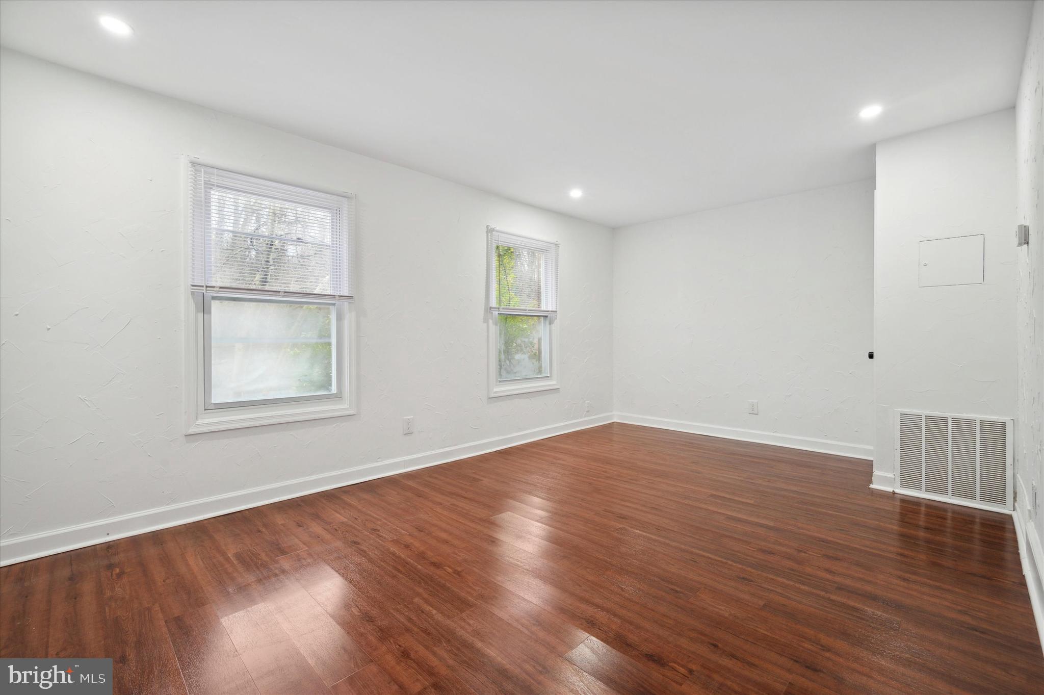 GREEN TREE - Residential Lease