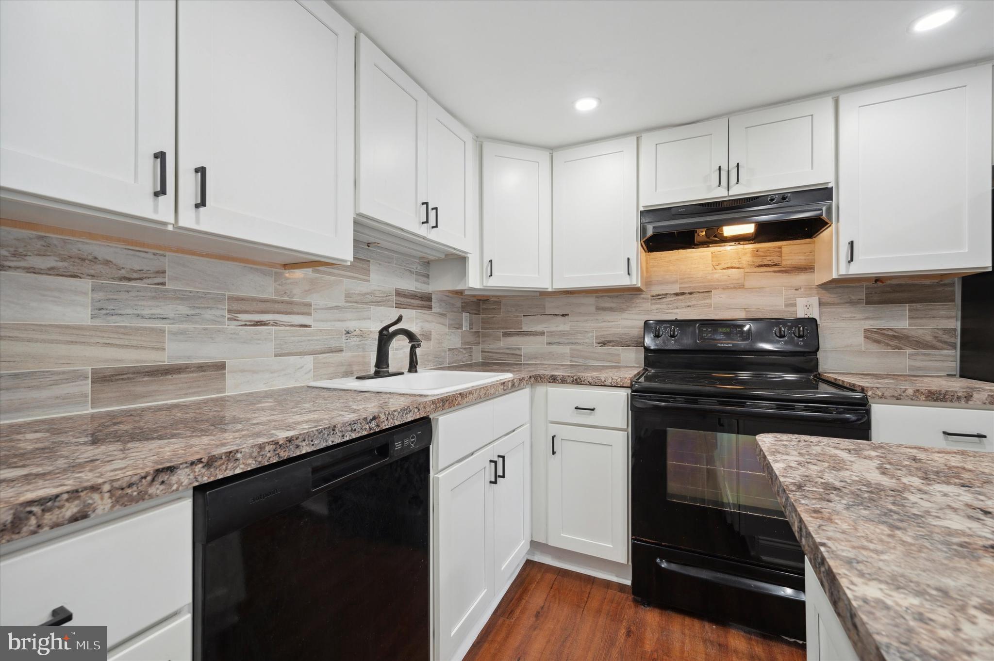 GREEN TREE - Residential Lease