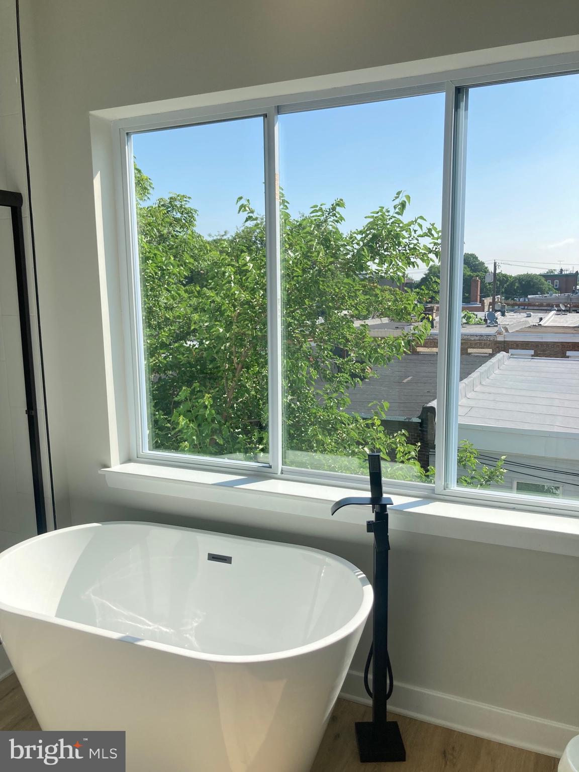 PORT RICHMOND - Residential Lease