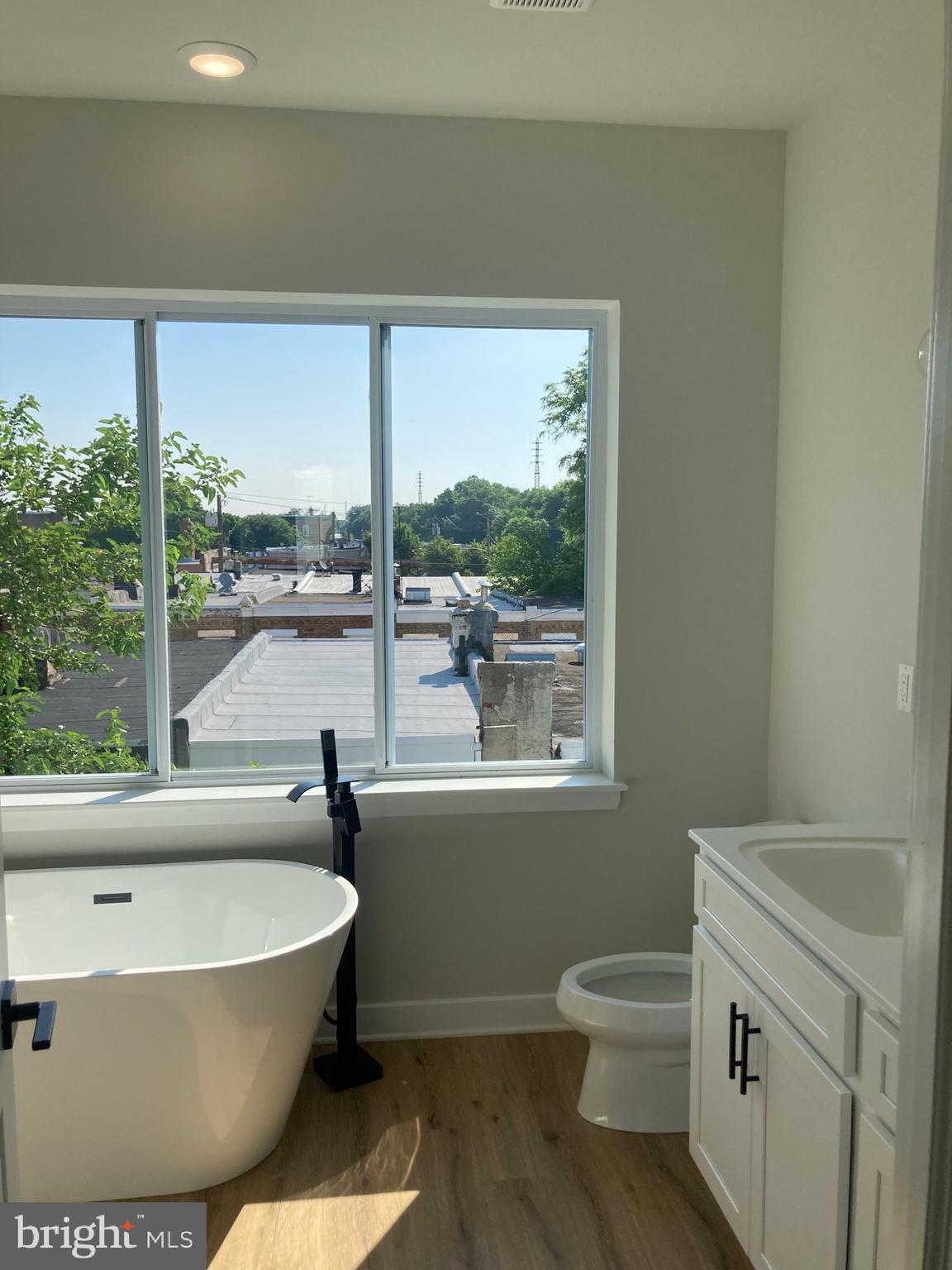 PORT RICHMOND - Residential Lease