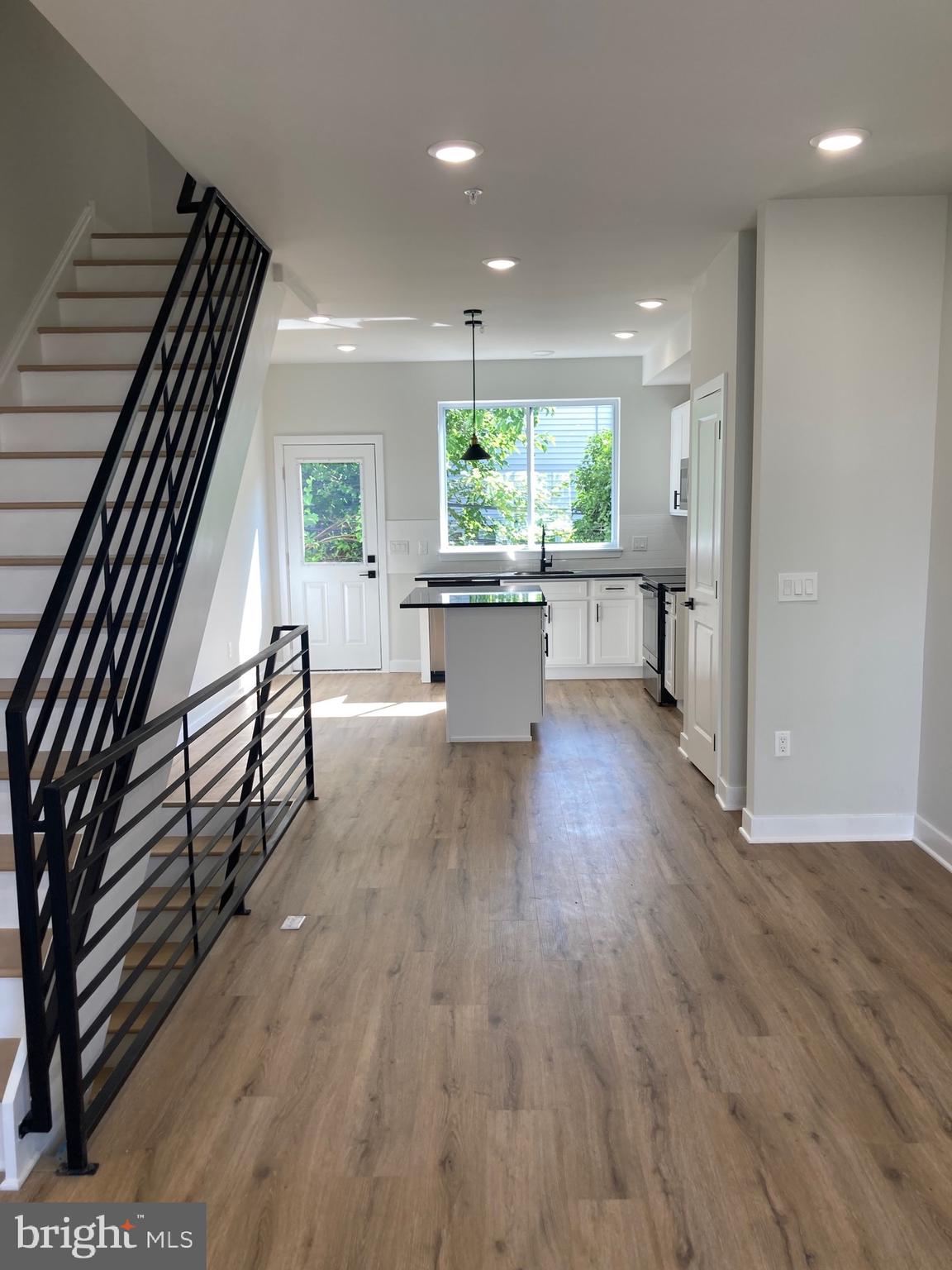 PORT RICHMOND - Residential Lease