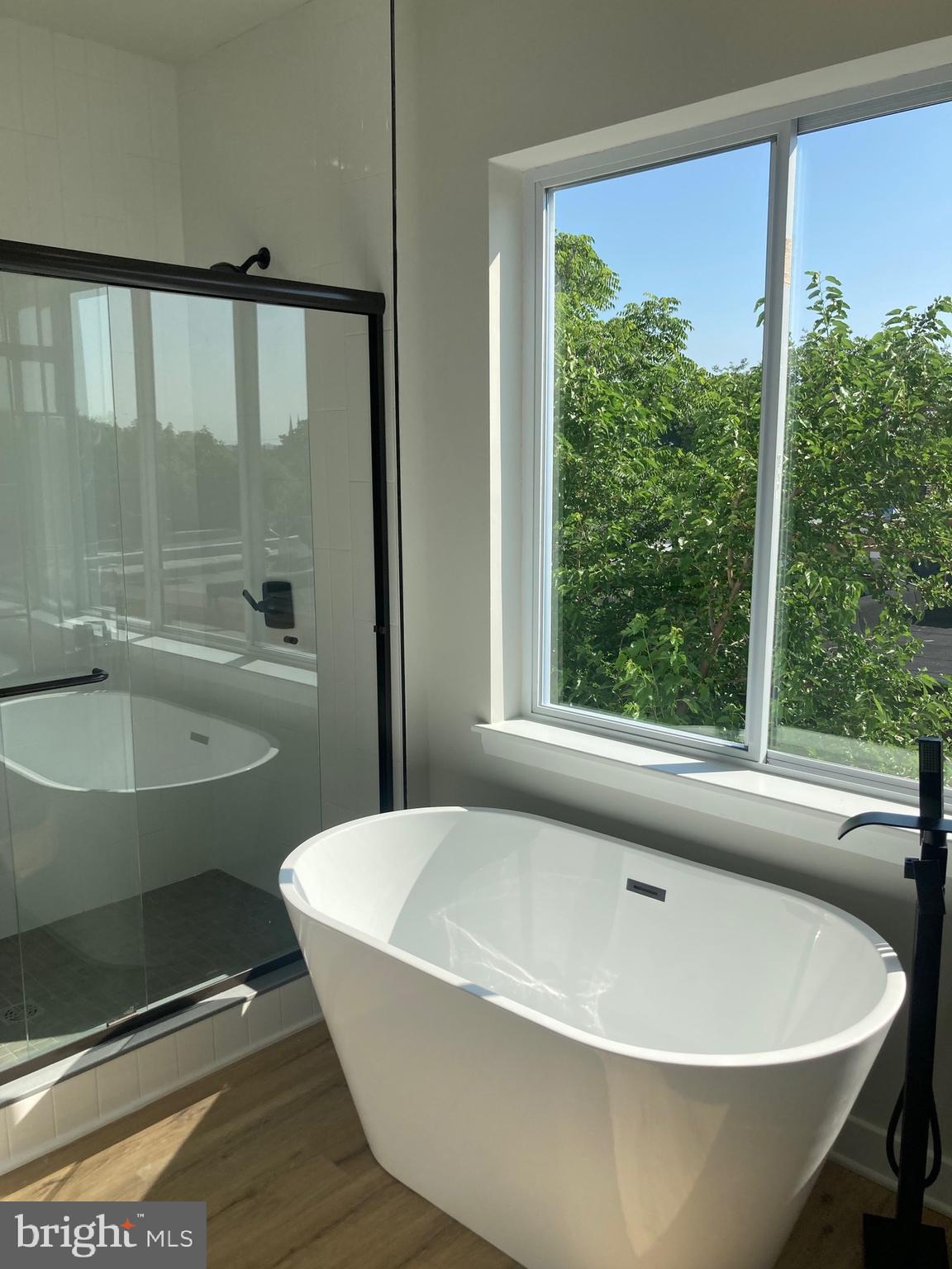 PORT RICHMOND - Residential Lease