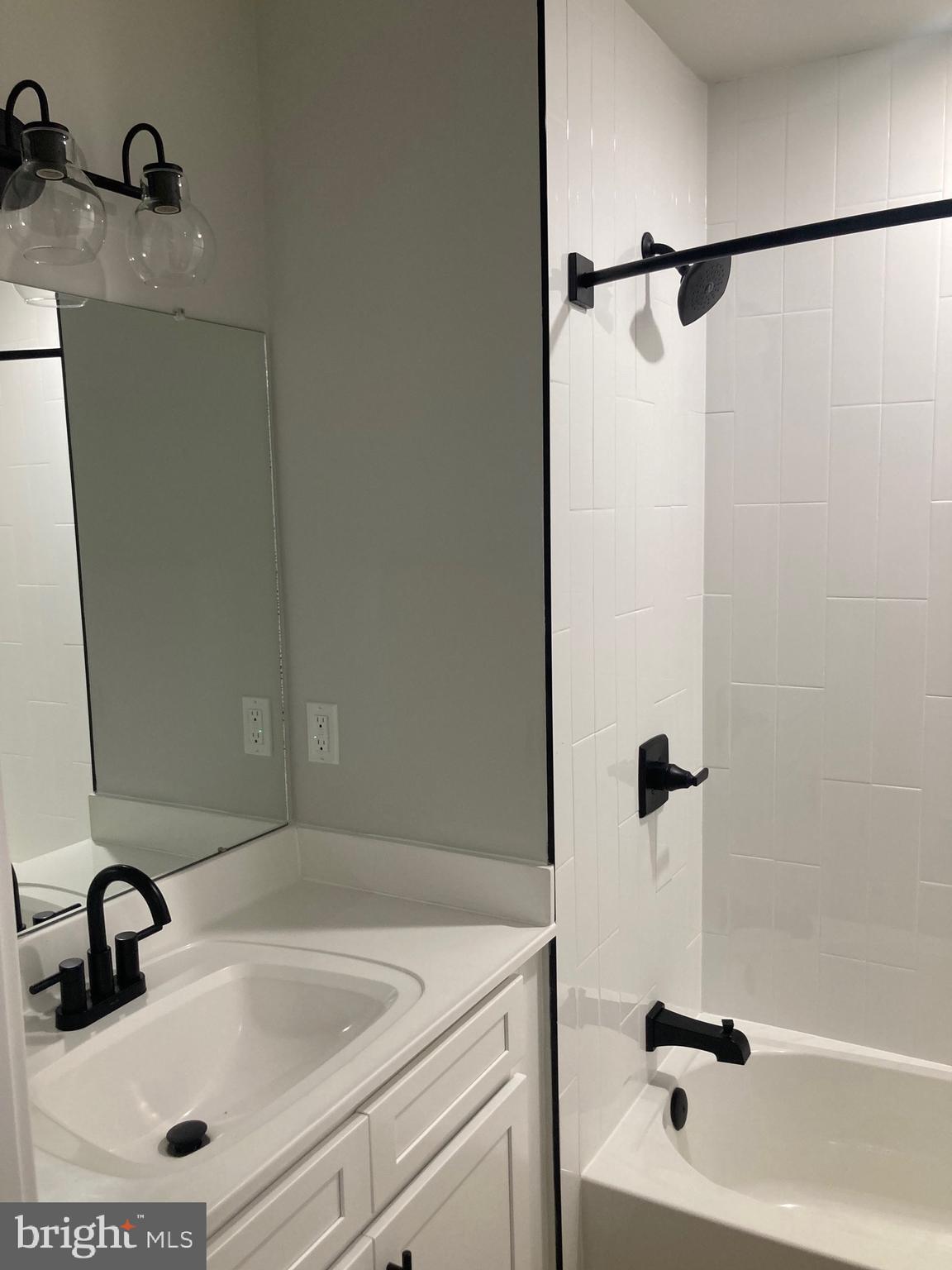 PORT RICHMOND - Residential Lease