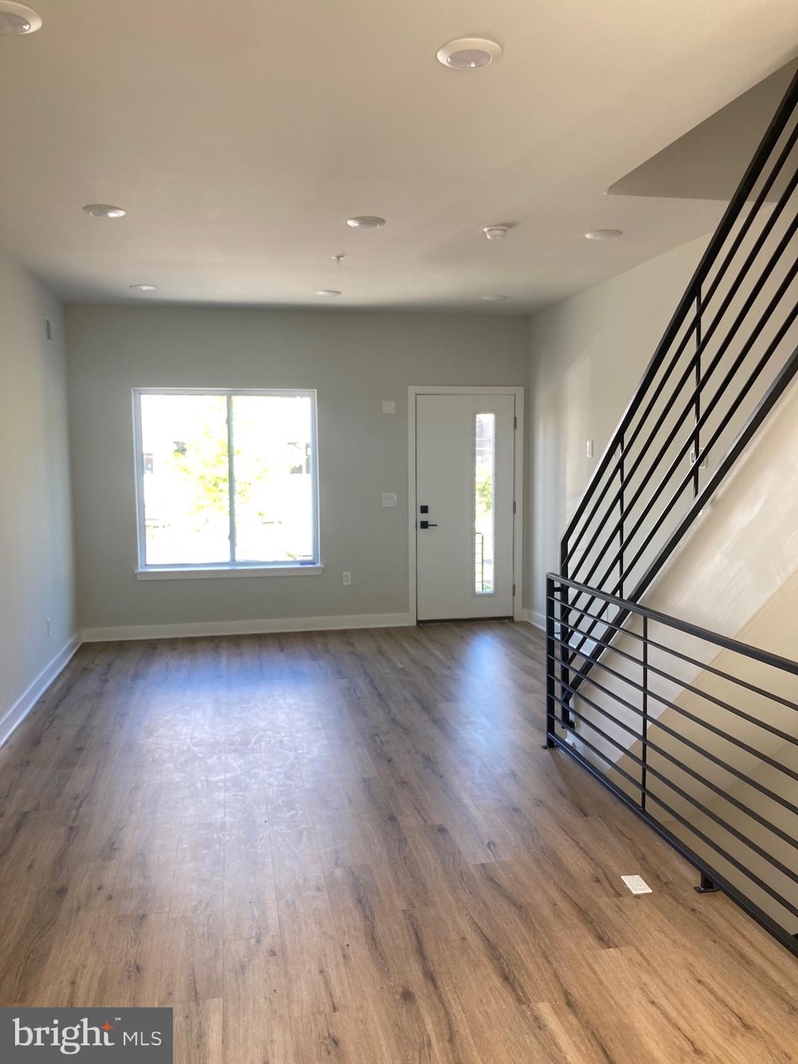 PORT RICHMOND - Residential Lease