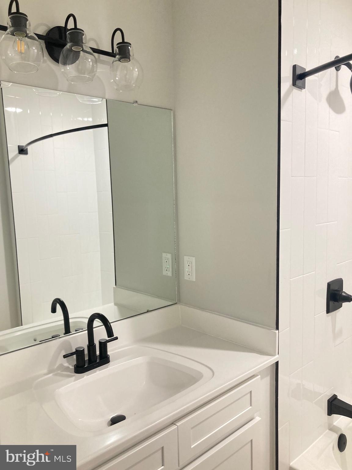 PORT RICHMOND - Residential Lease