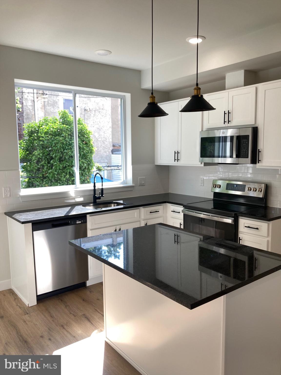 PORT RICHMOND - Residential Lease