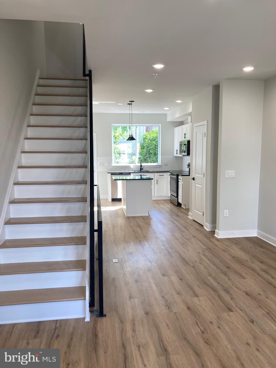 PORT RICHMOND - Residential Lease