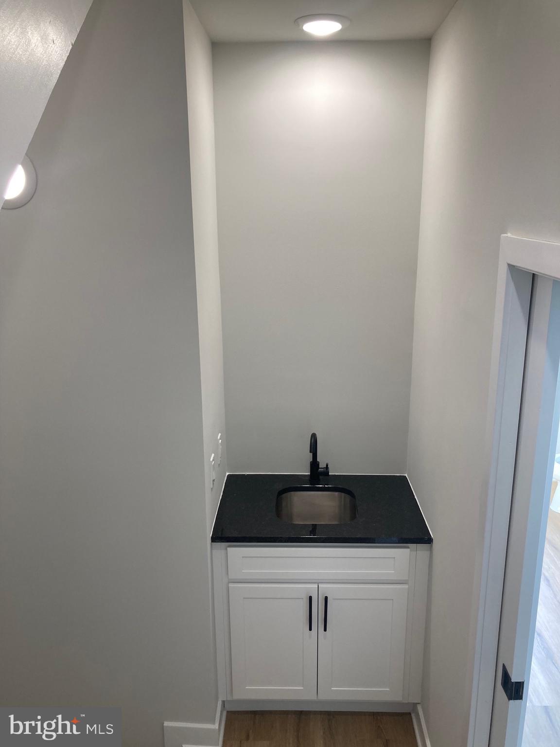 PORT RICHMOND - Residential Lease