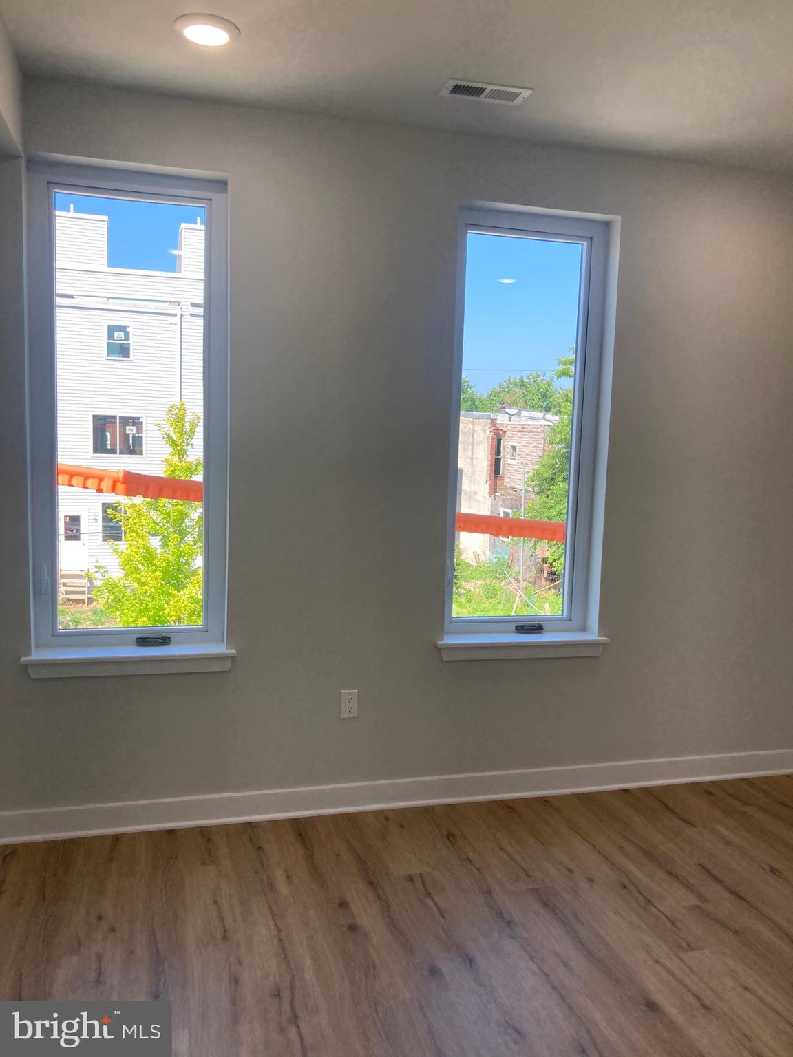 PORT RICHMOND - Residential Lease