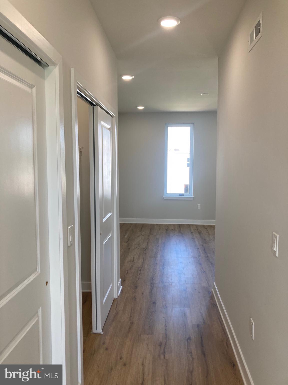 PORT RICHMOND - Residential Lease