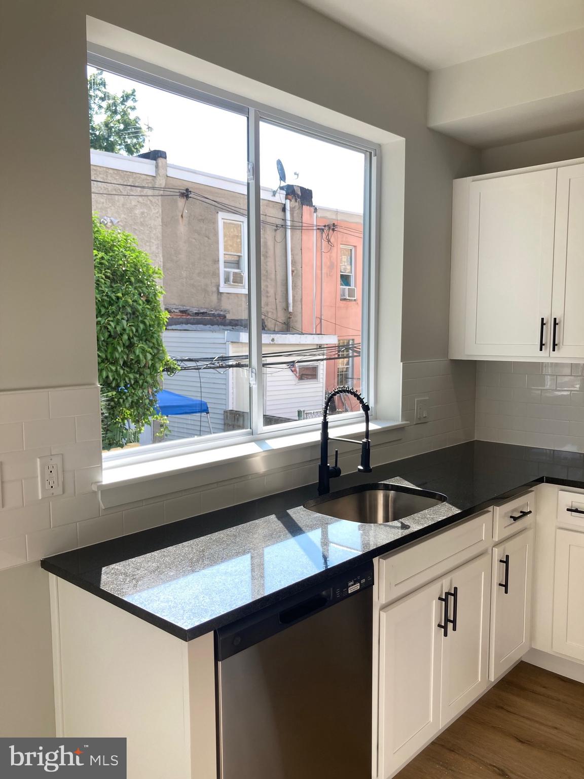 PORT RICHMOND - Residential Lease