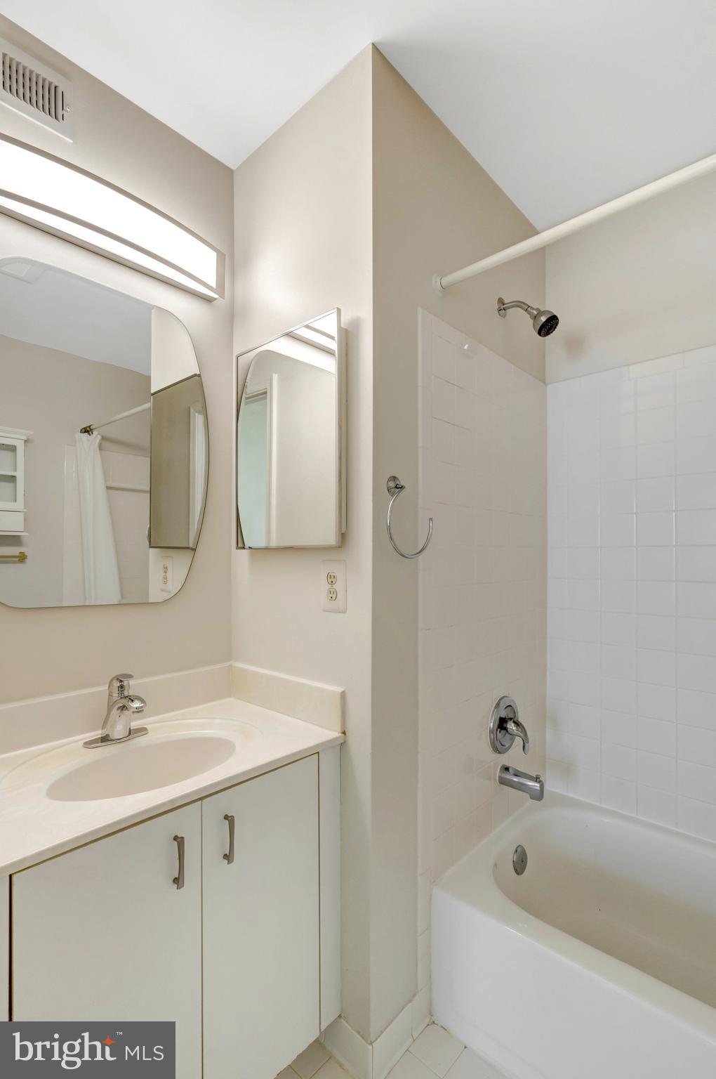 KEENE MILL OVERLOOK - Residential Lease