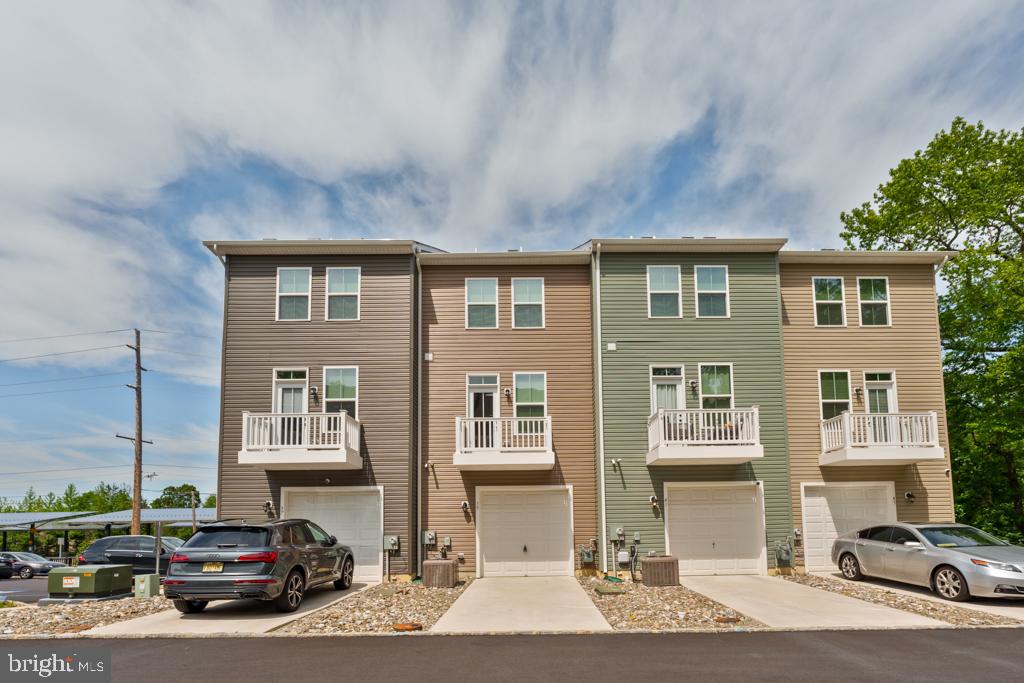 39 SIDNEY LN