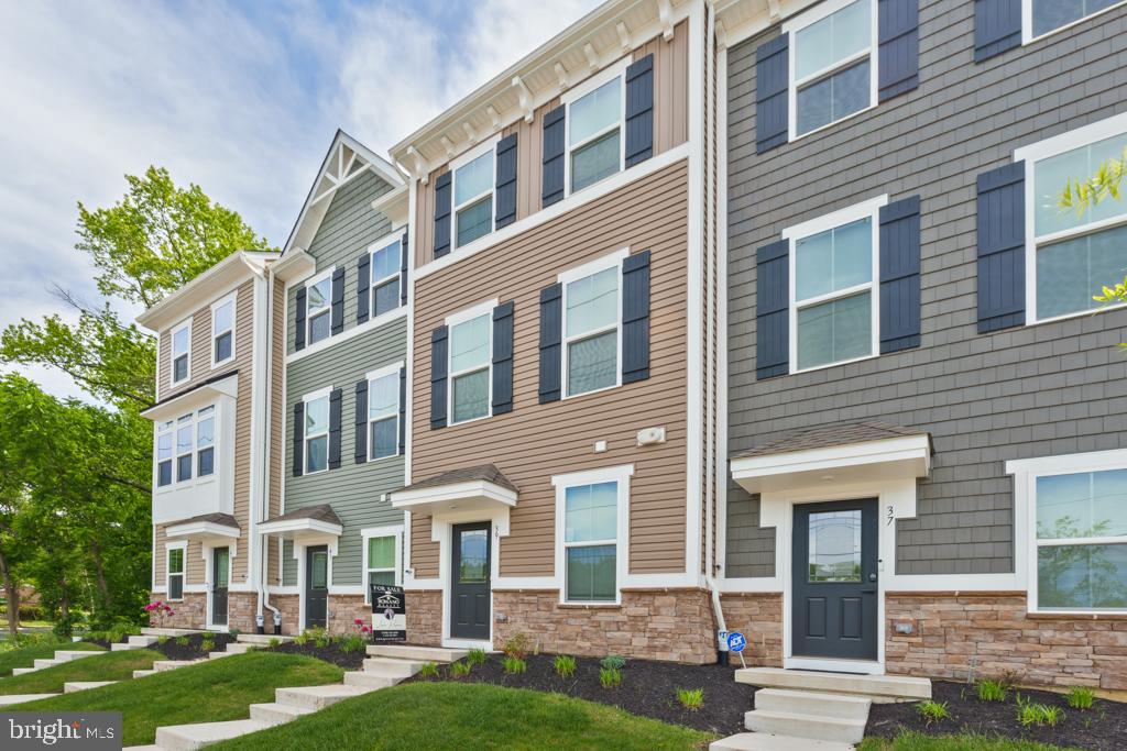 39 SIDNEY LN