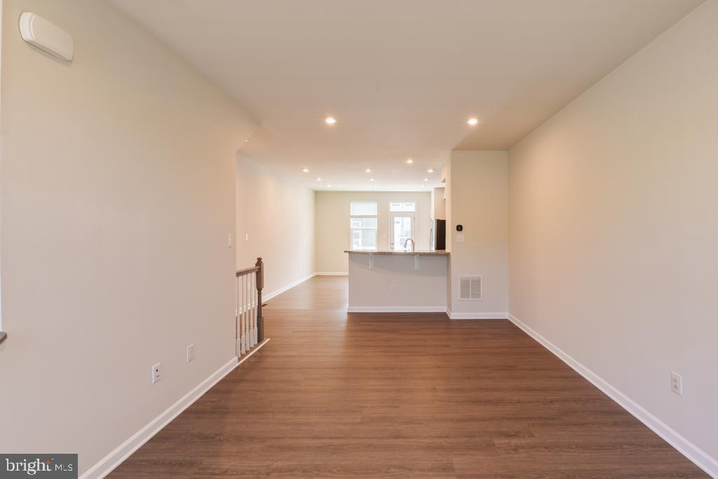39 SIDNEY LN