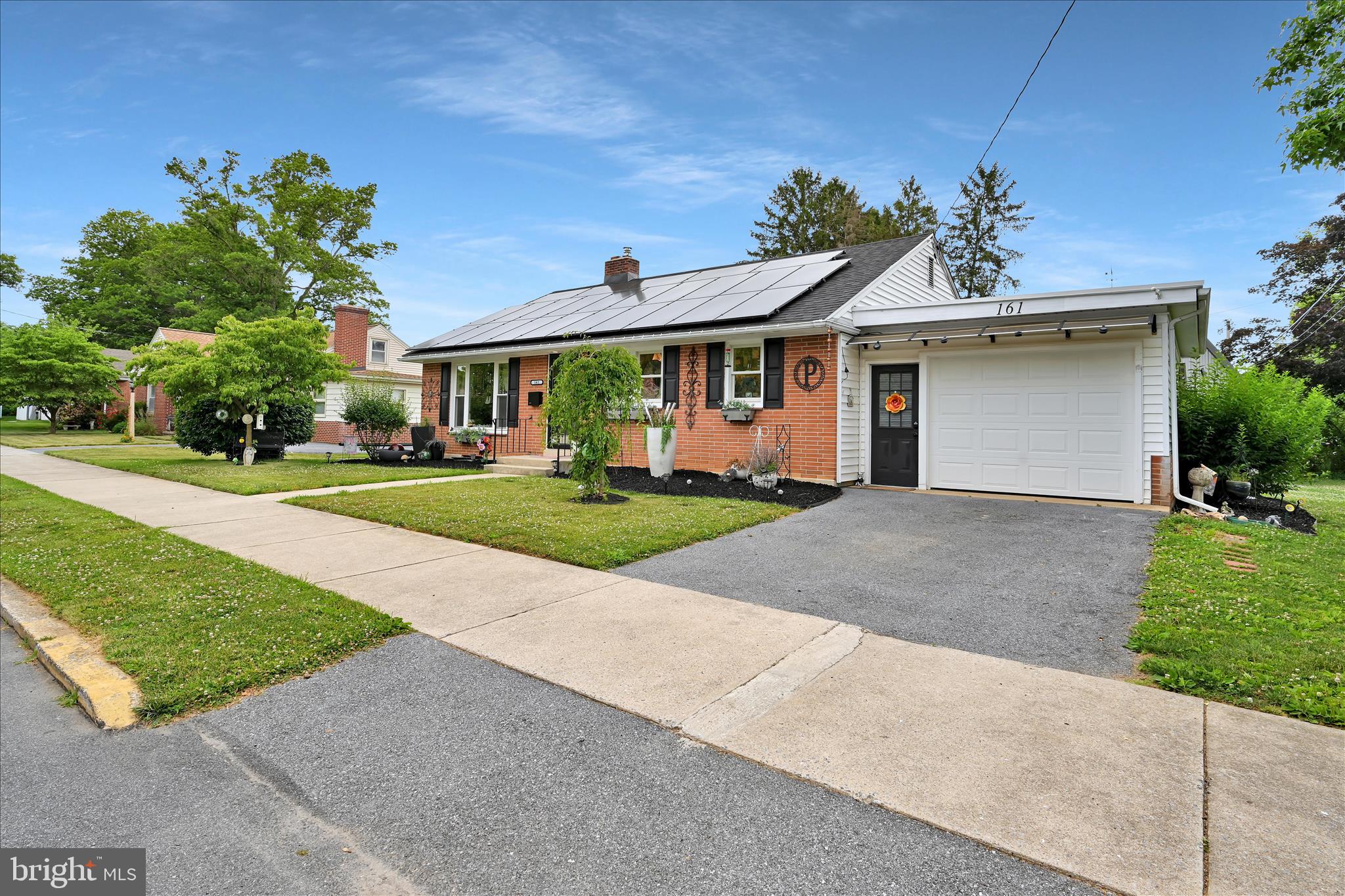 161 N LAUREL STREET