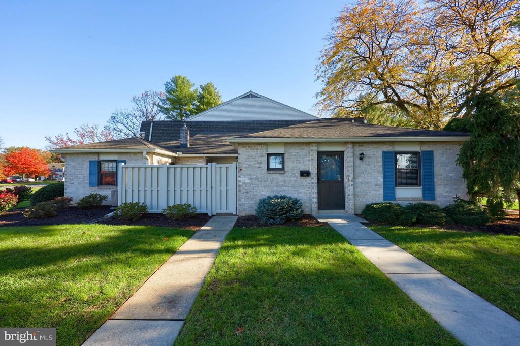 Photo of 7 Valleybrook Drive, Lancaster, PA 17601 (MLS # PALA2043238)