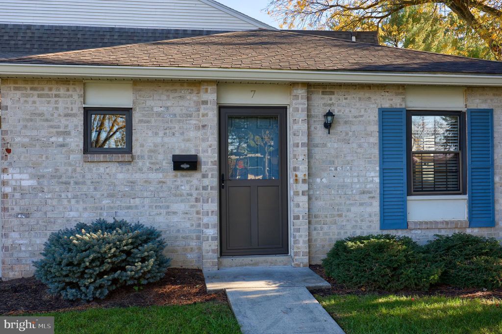 Photo of 7 Valleybrook Drive, Lancaster, PA 17601 (MLS # PALA2043238)