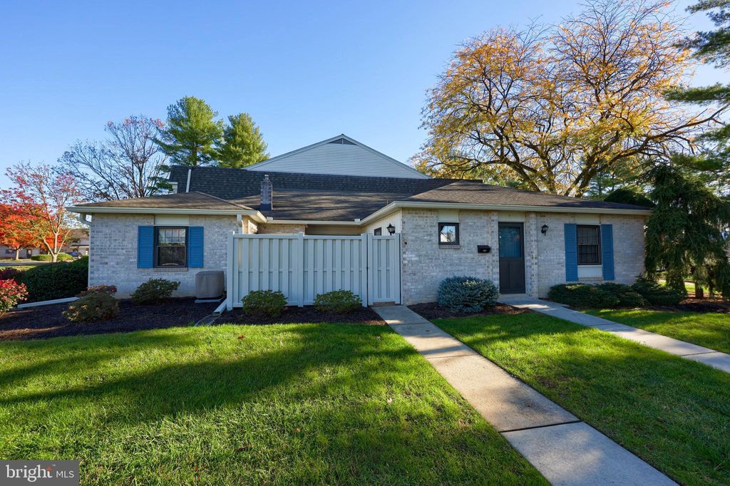 Photo of 7 Valleybrook Drive, Lancaster, PA 17601 (MLS # PALA2043238)